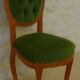Chaise médaillon ancienne chic de style avec tissus velours vert et clous