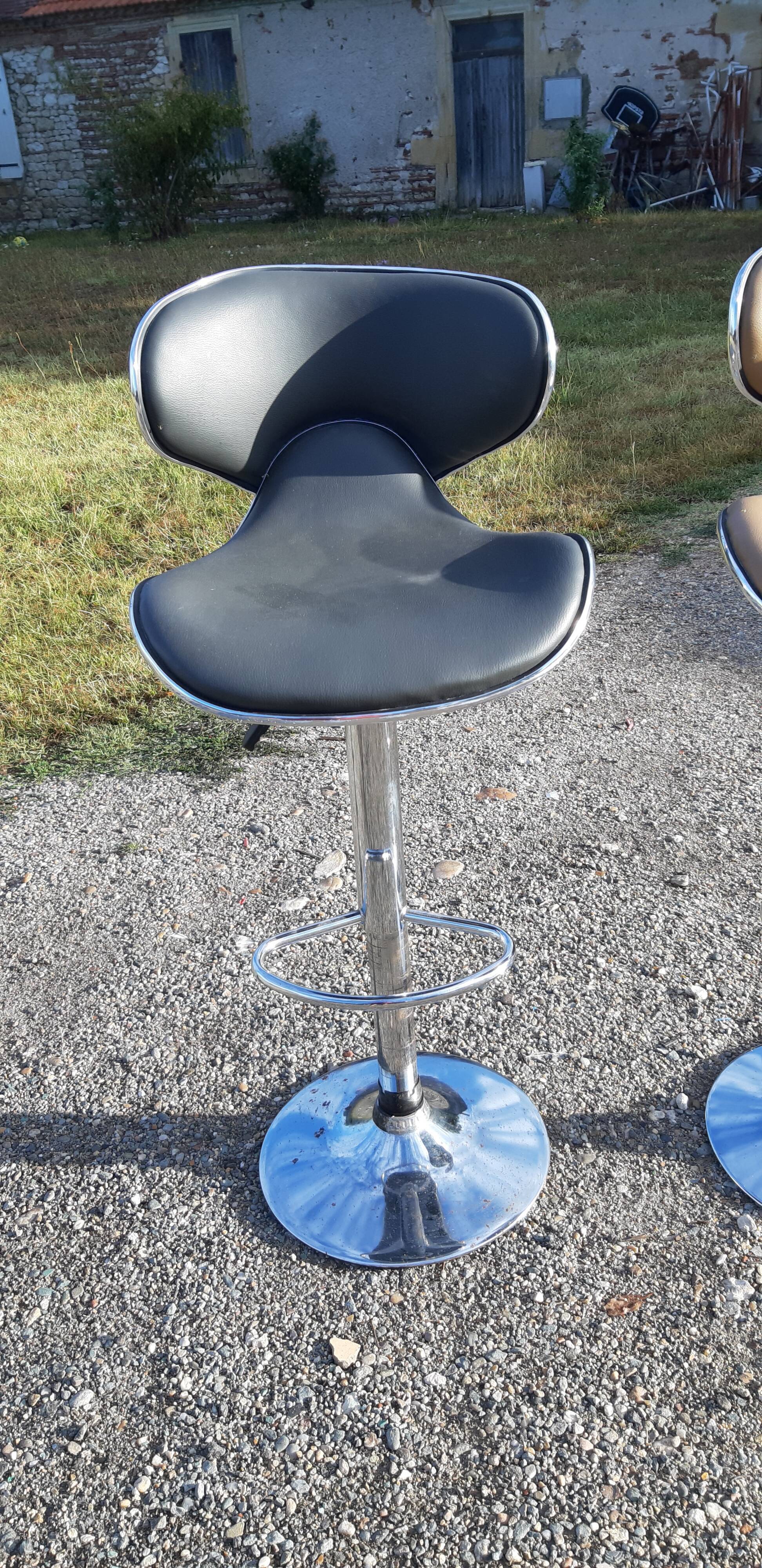 Paire de tabourets de bar vintage chrome et skai