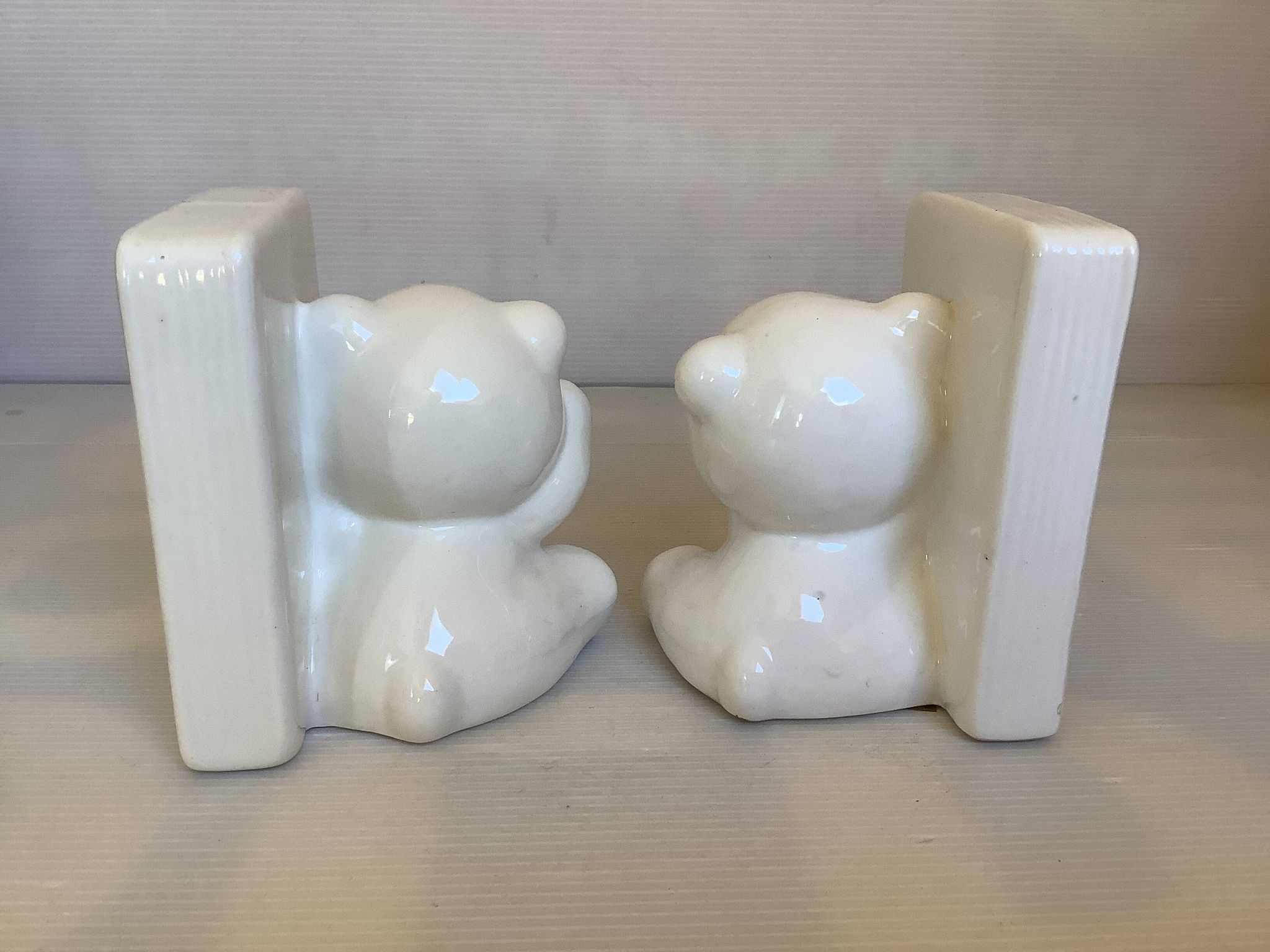 Pair of polar bear bookends