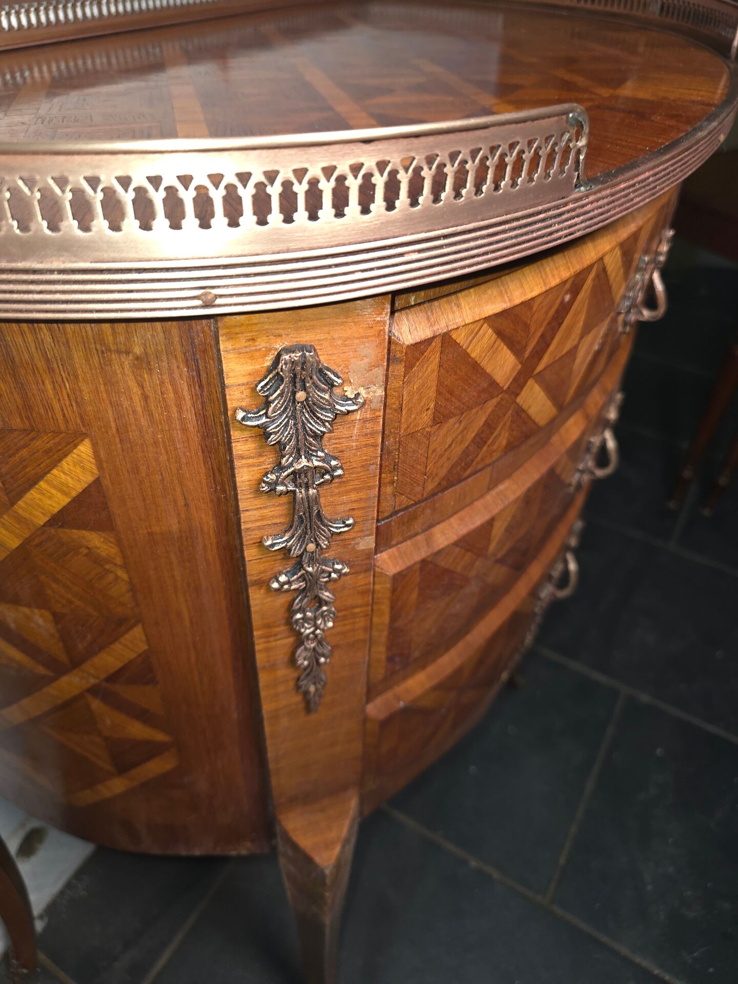 Small curved chest of drawers in Louis XV style with marquetry.