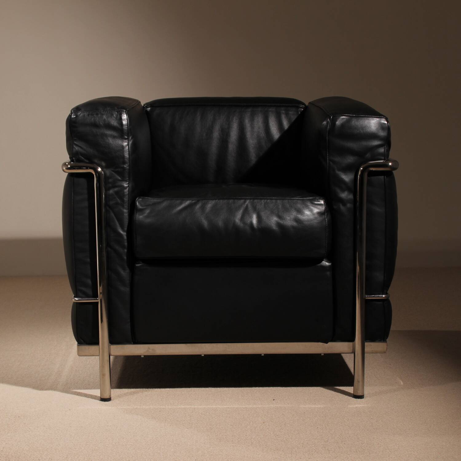 Two ‚LC2‘ Armchairs by Le Corbusier, P. Jeanneret, C. Perriand for Cassina