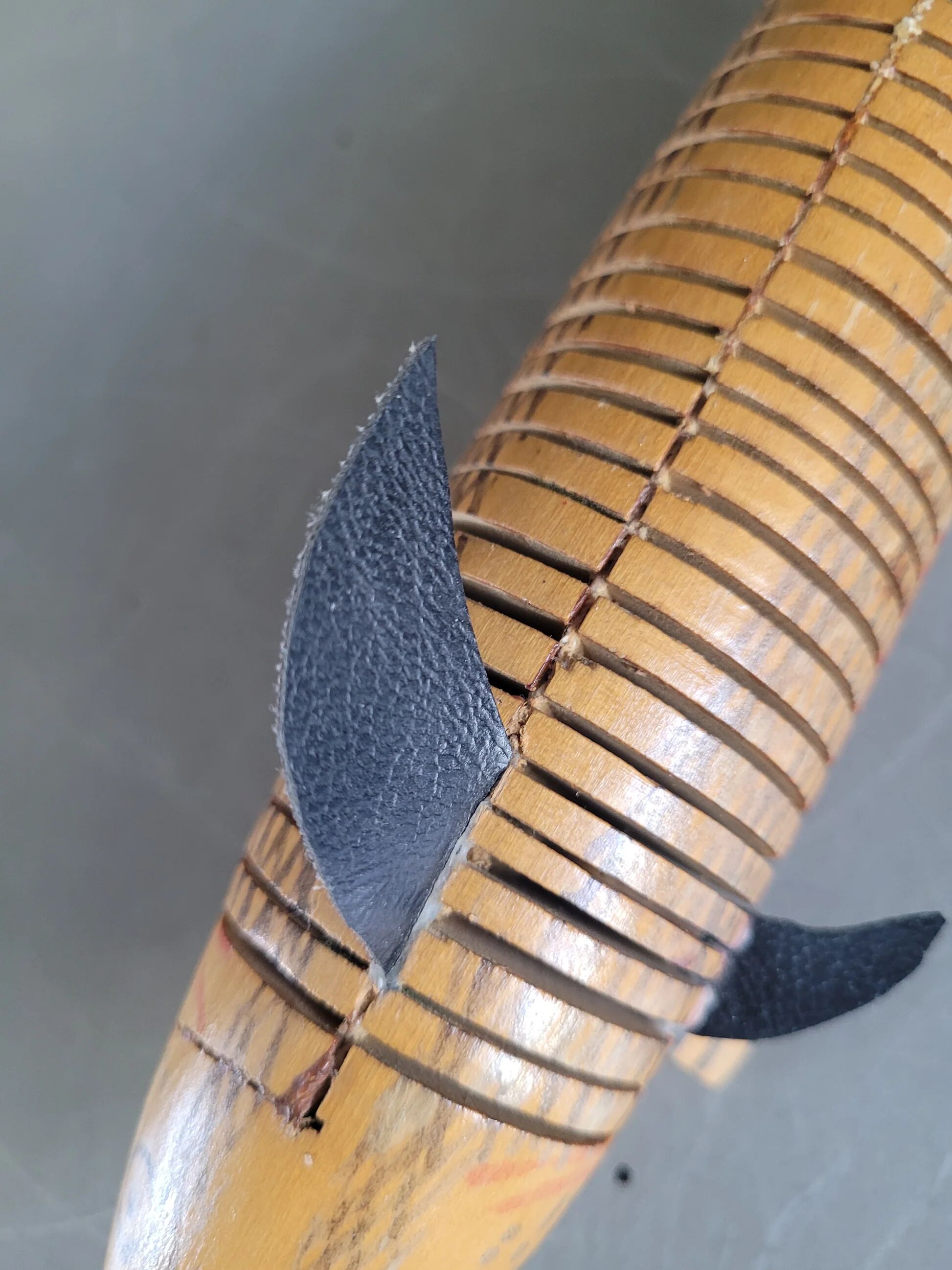 Vintage handmade wooden articulated fish - Ref 854