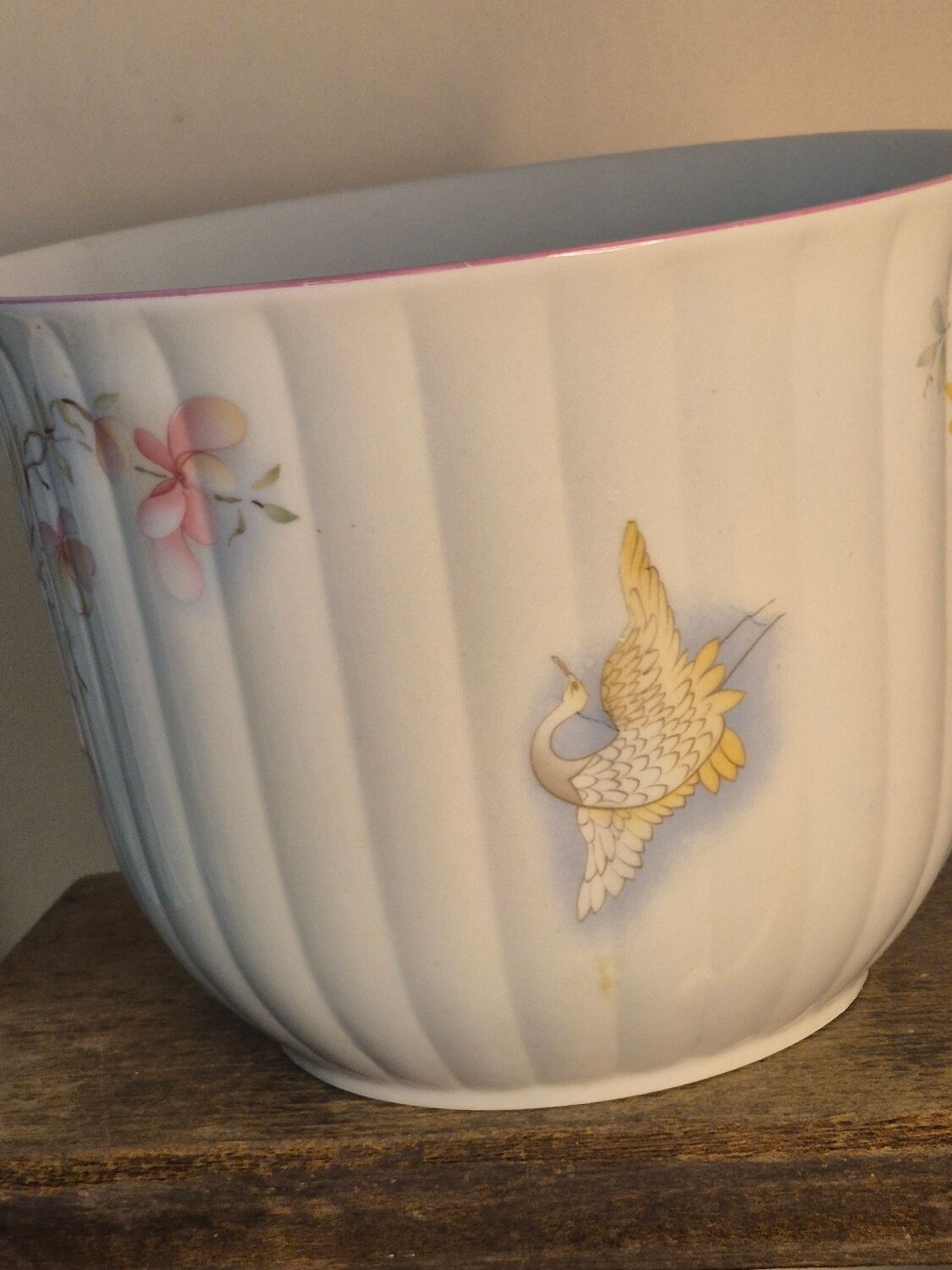 Porcelain cache pot