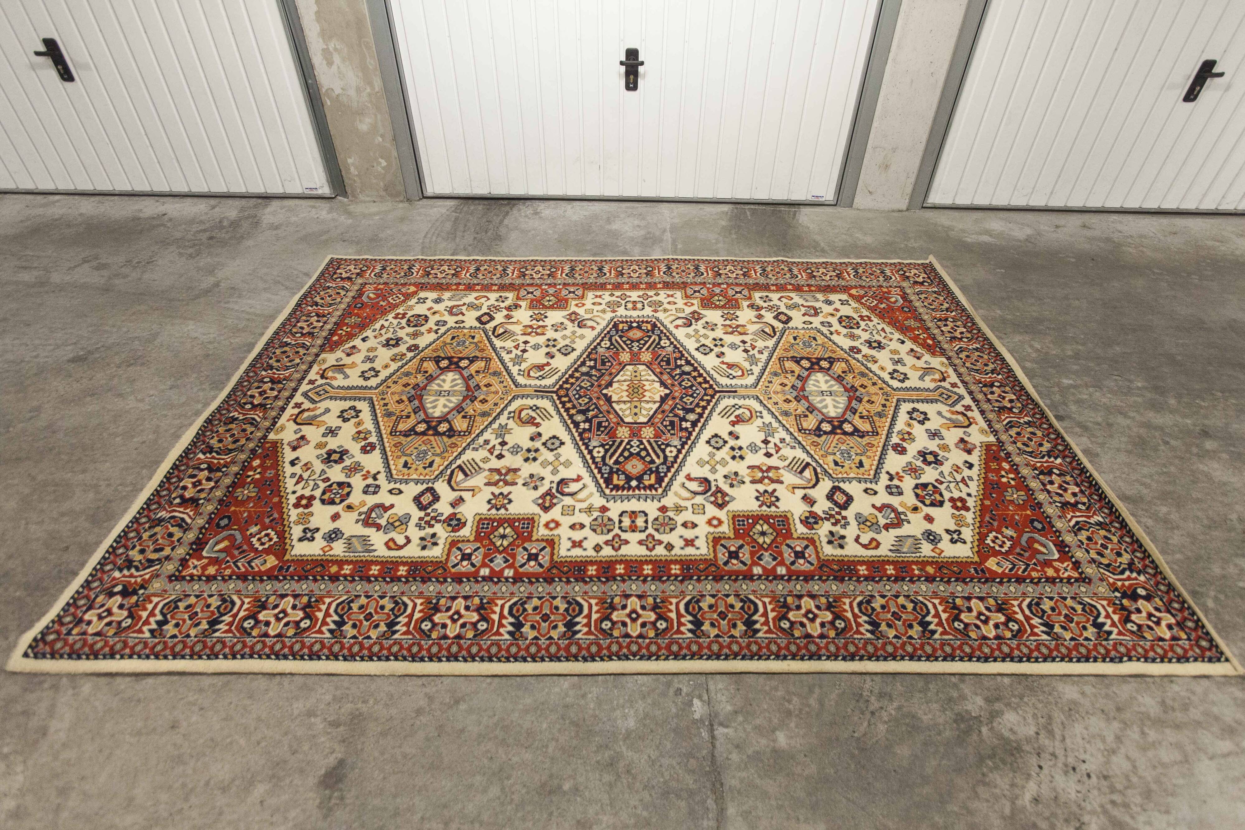 Apollo brand Persian rug, 100% virgin wool, Eulan Bayer Germany