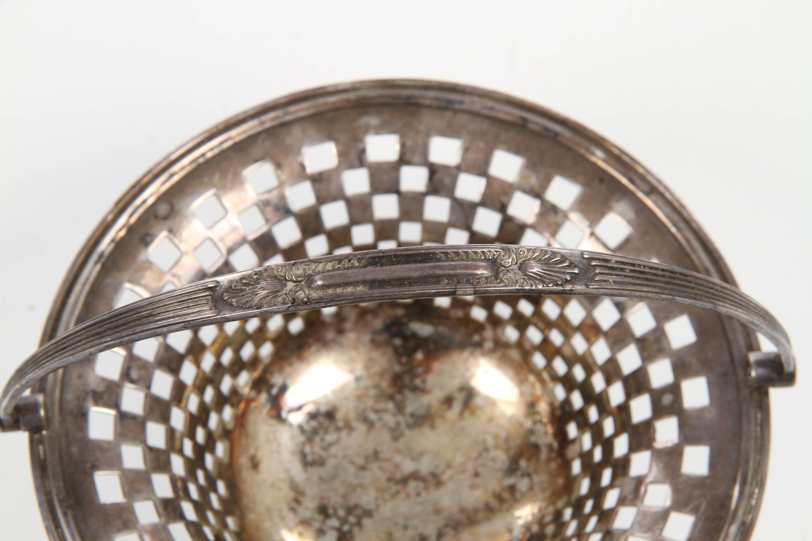 Silver-plated metal bowl basket