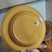 Assiettes majolaine ocre marron caramel 