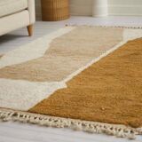 Handmade pure wool rug, size 150 x 250 cm.
