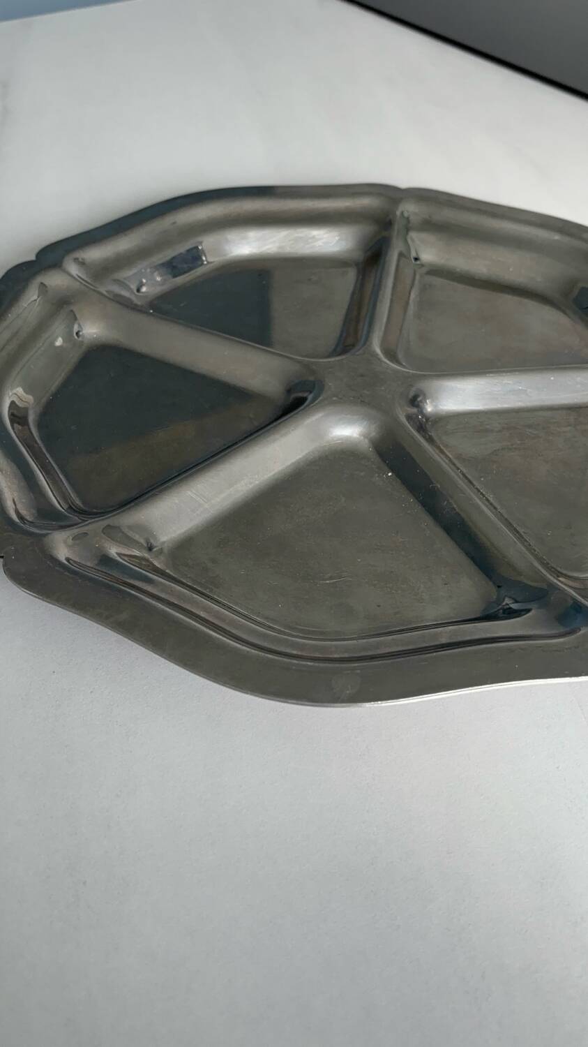 Plateau rond compartimenté en inox – Plateau de service vintage design