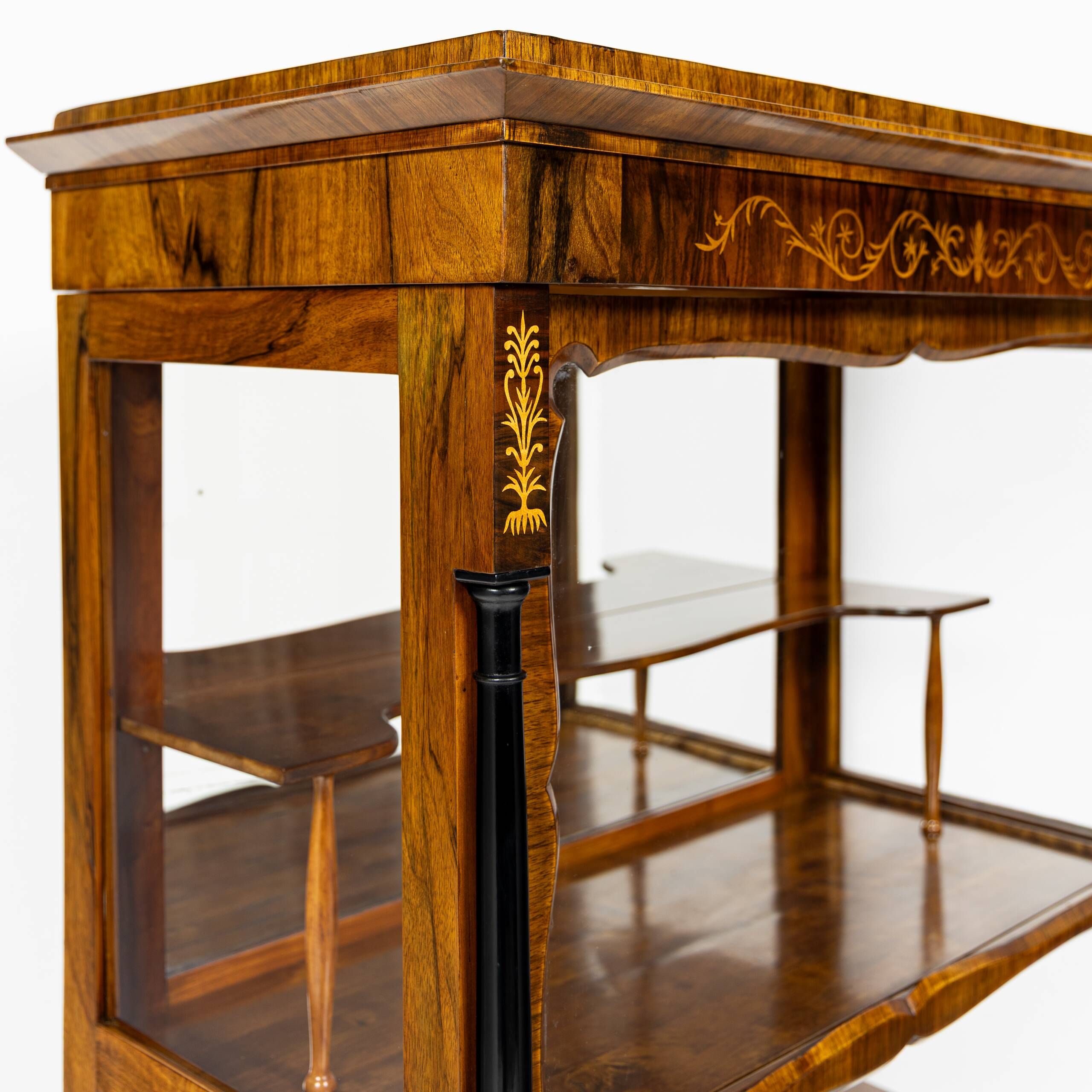 Small Biedermeier / Louis-Philippe display cabinet in walnut and birch 1840-1860