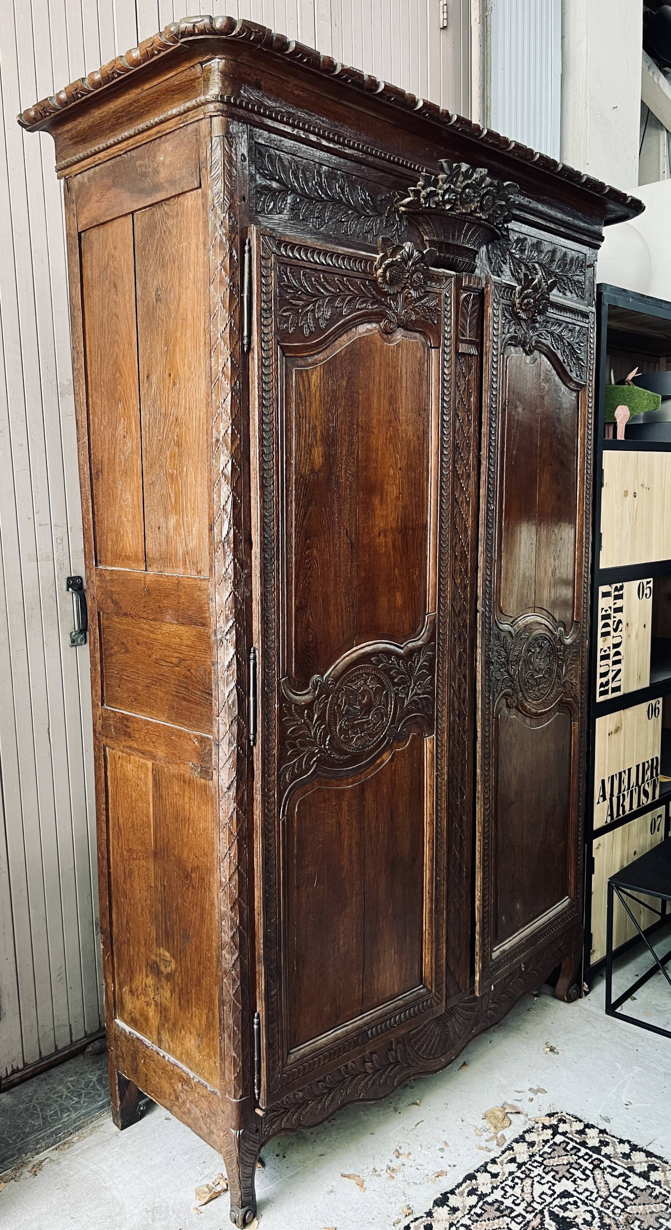 Norman wedding cabinet in oak eighteenth century