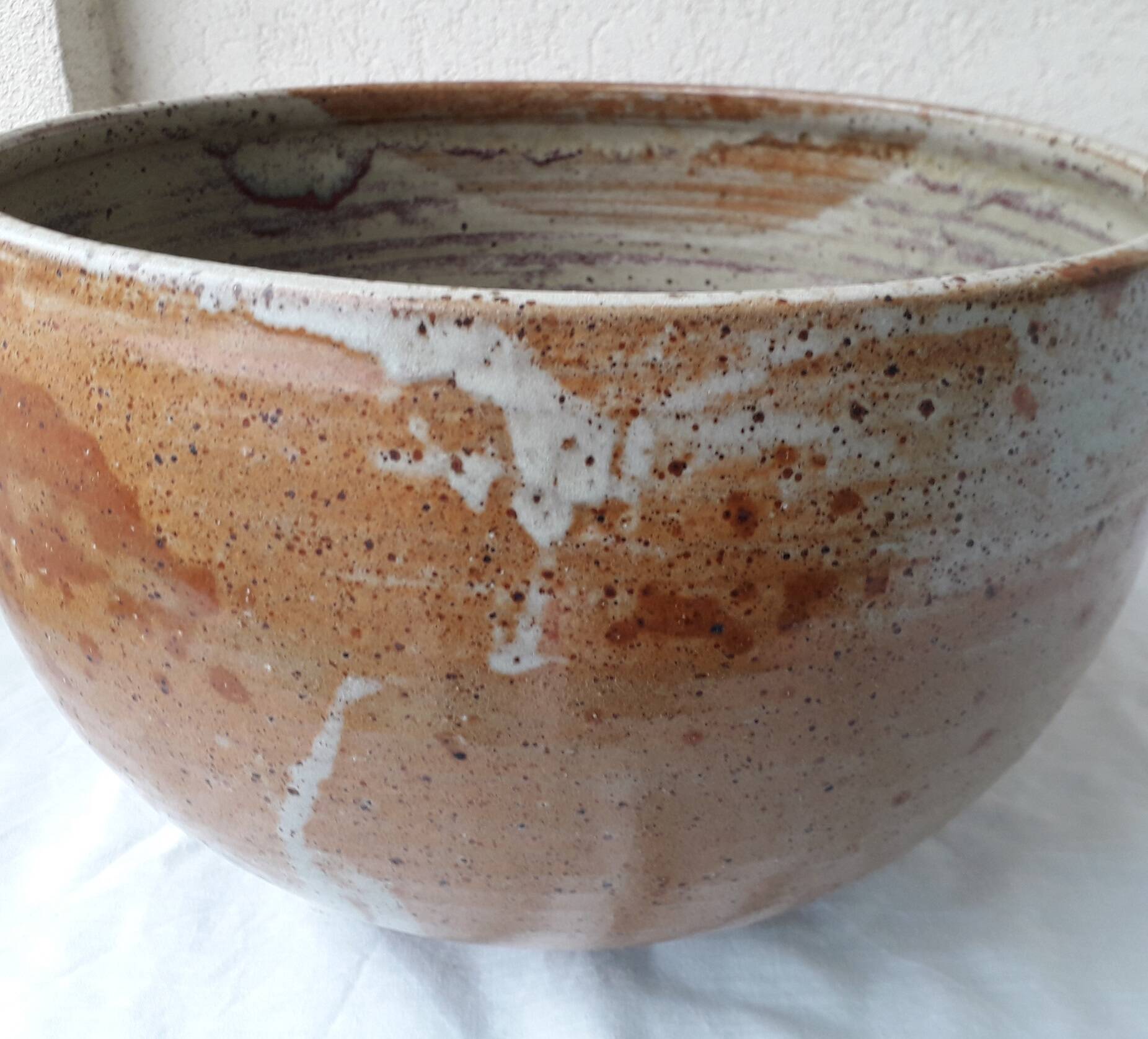 Stoneware salad bowl