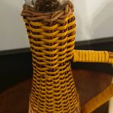Bouteille en verre et rotin tressé naturel et jaune