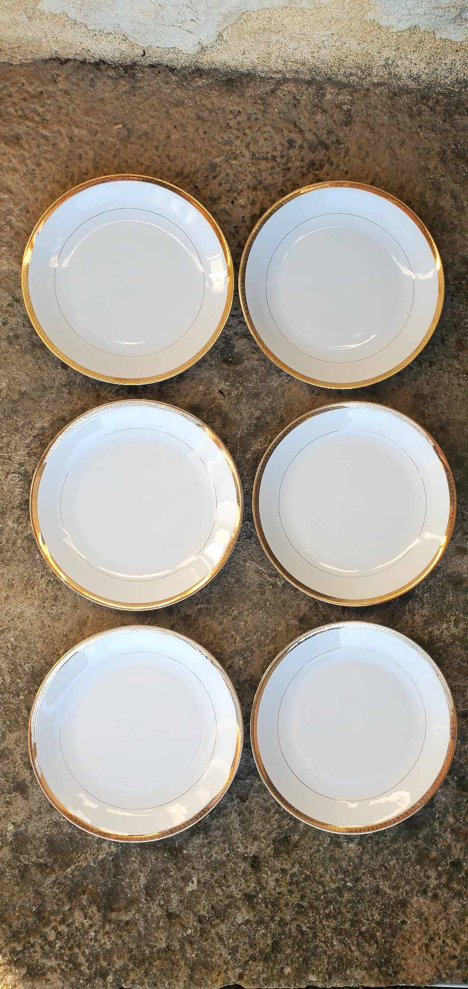 Set of 6 flat plates in Foëcy porcelain with golden epi border
