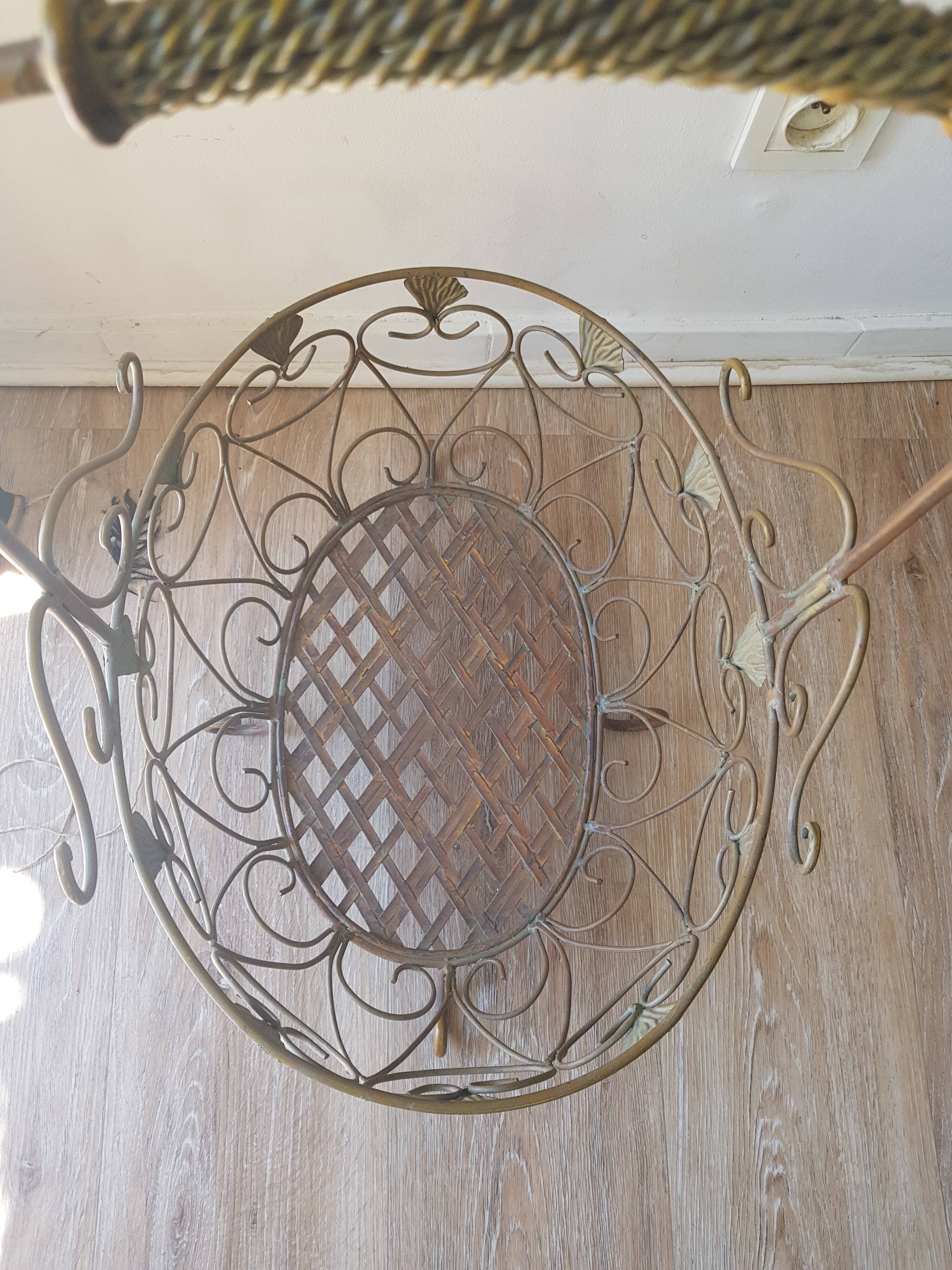 Basket in green iron of gray