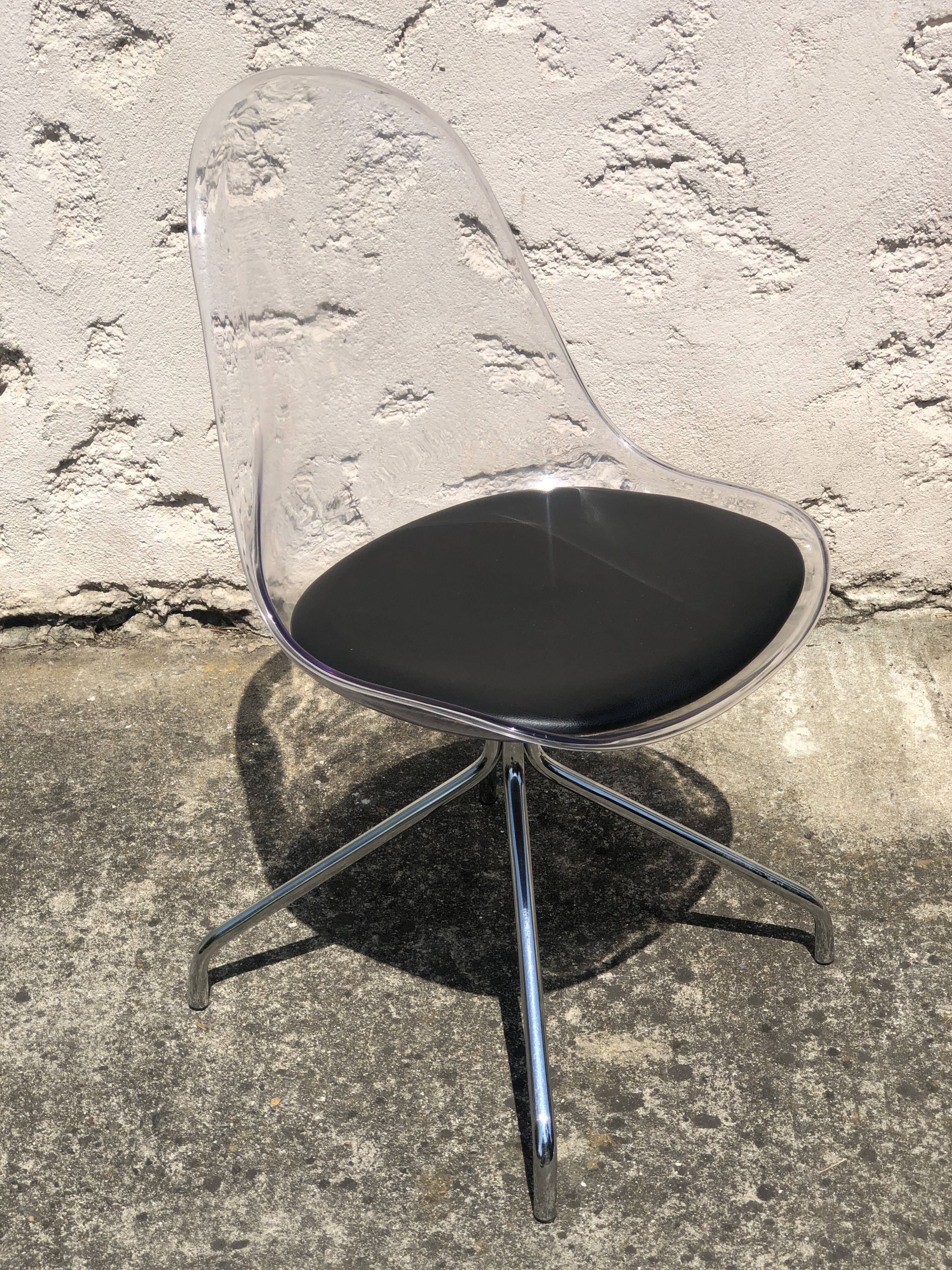 Pair of plexiglass chairs and 4 chrome legs