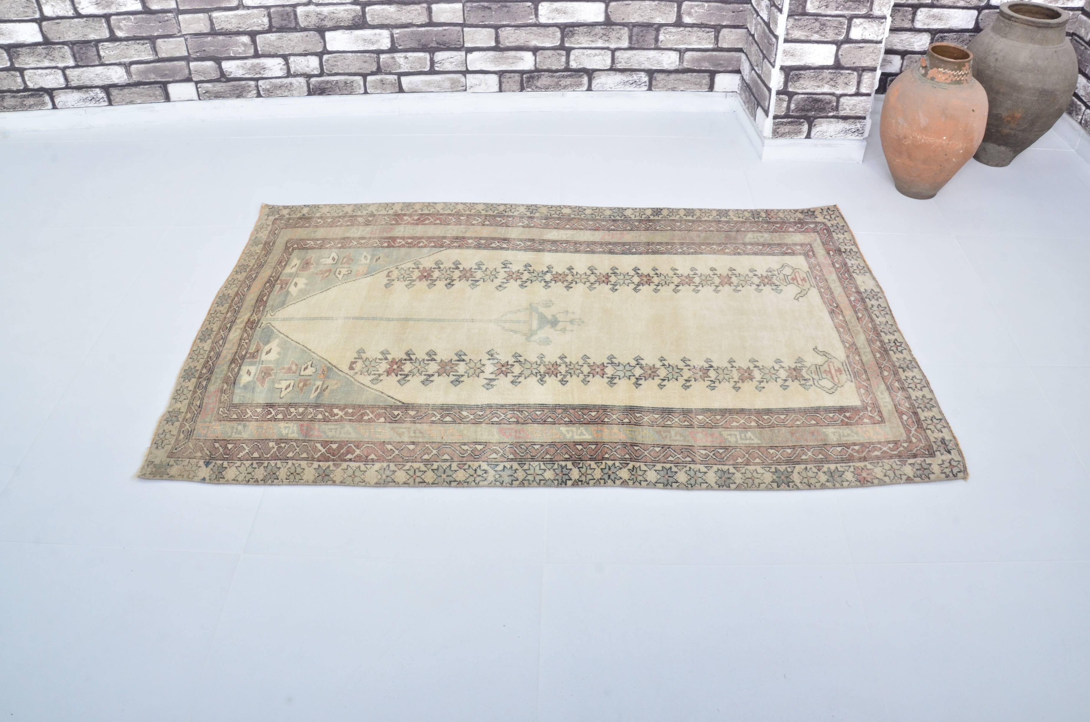 Tapis turc à motifs floraux beiges Oushak, référence 3085