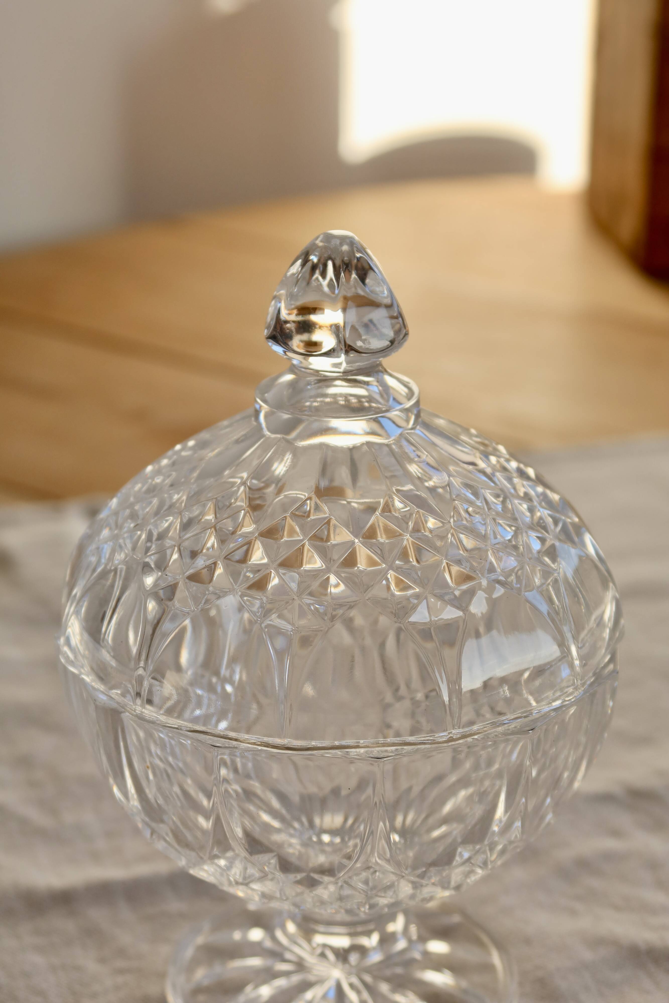 Antique crystal bonbonnière on a pedestal – Cut decoration