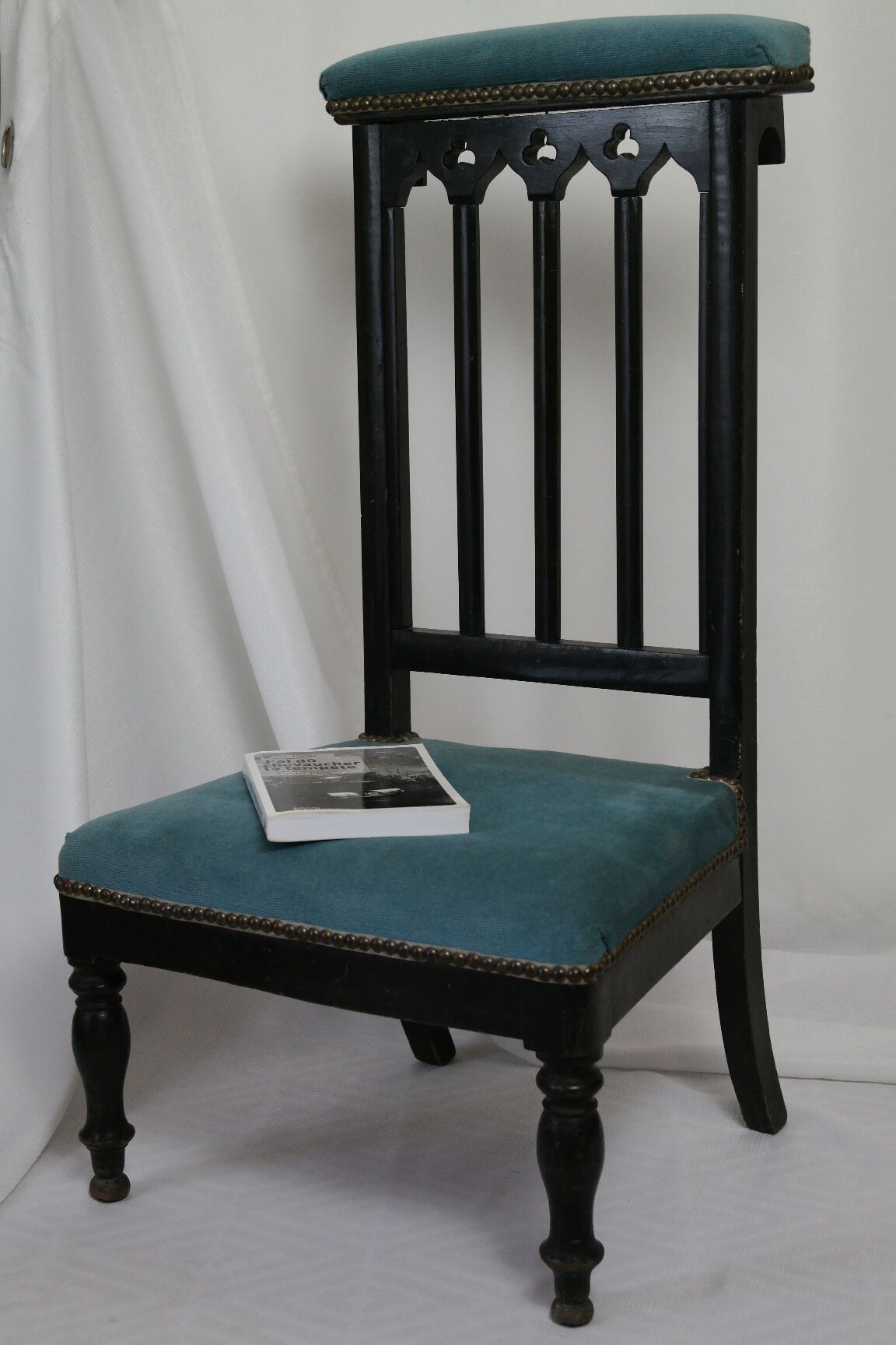 Chair prie-dieu style Napoleon III blackened wood openwork velvet blue