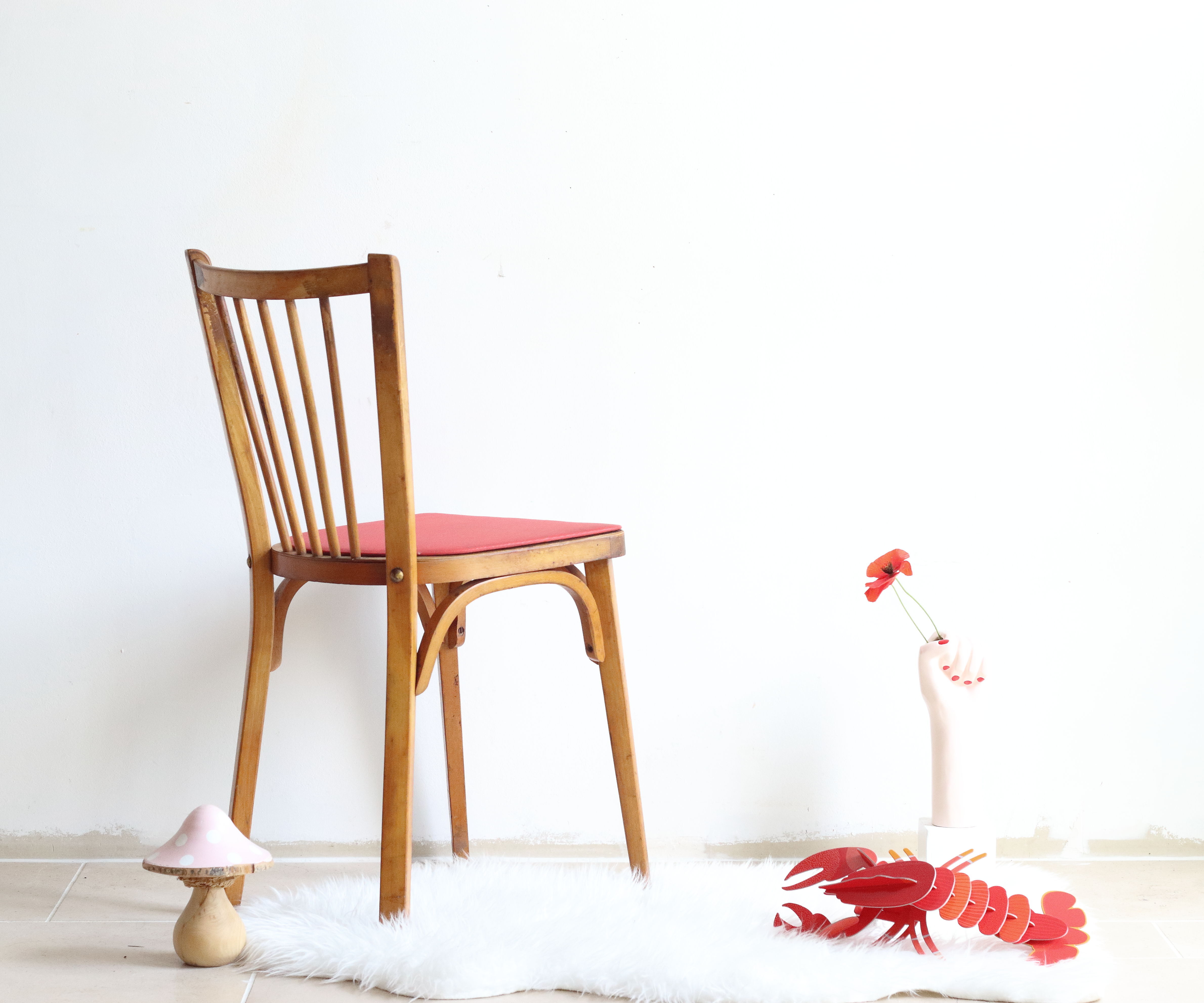 Bistro chair with bars of the 50s in wood and imitation red leather