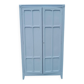 Small Parisian wardrobe, sky blue
