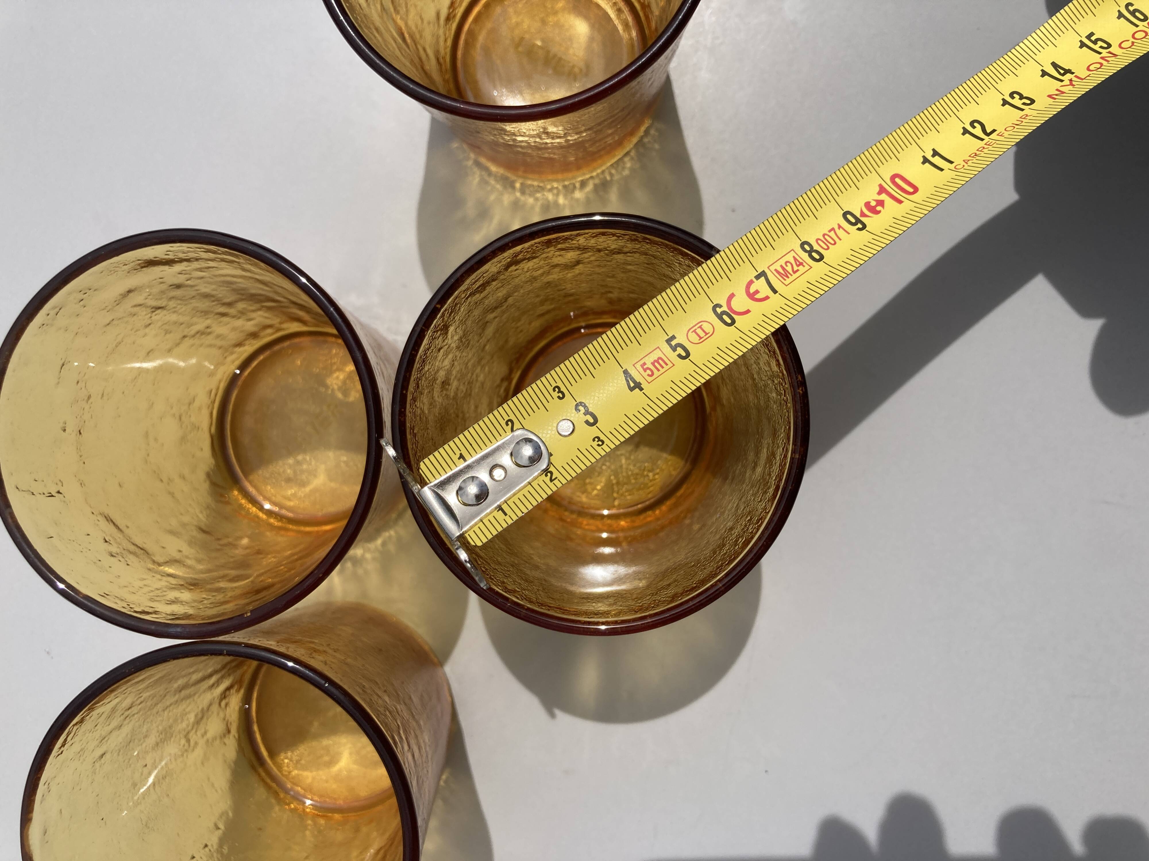 Suite de 4 verres lever ambrés, années 70