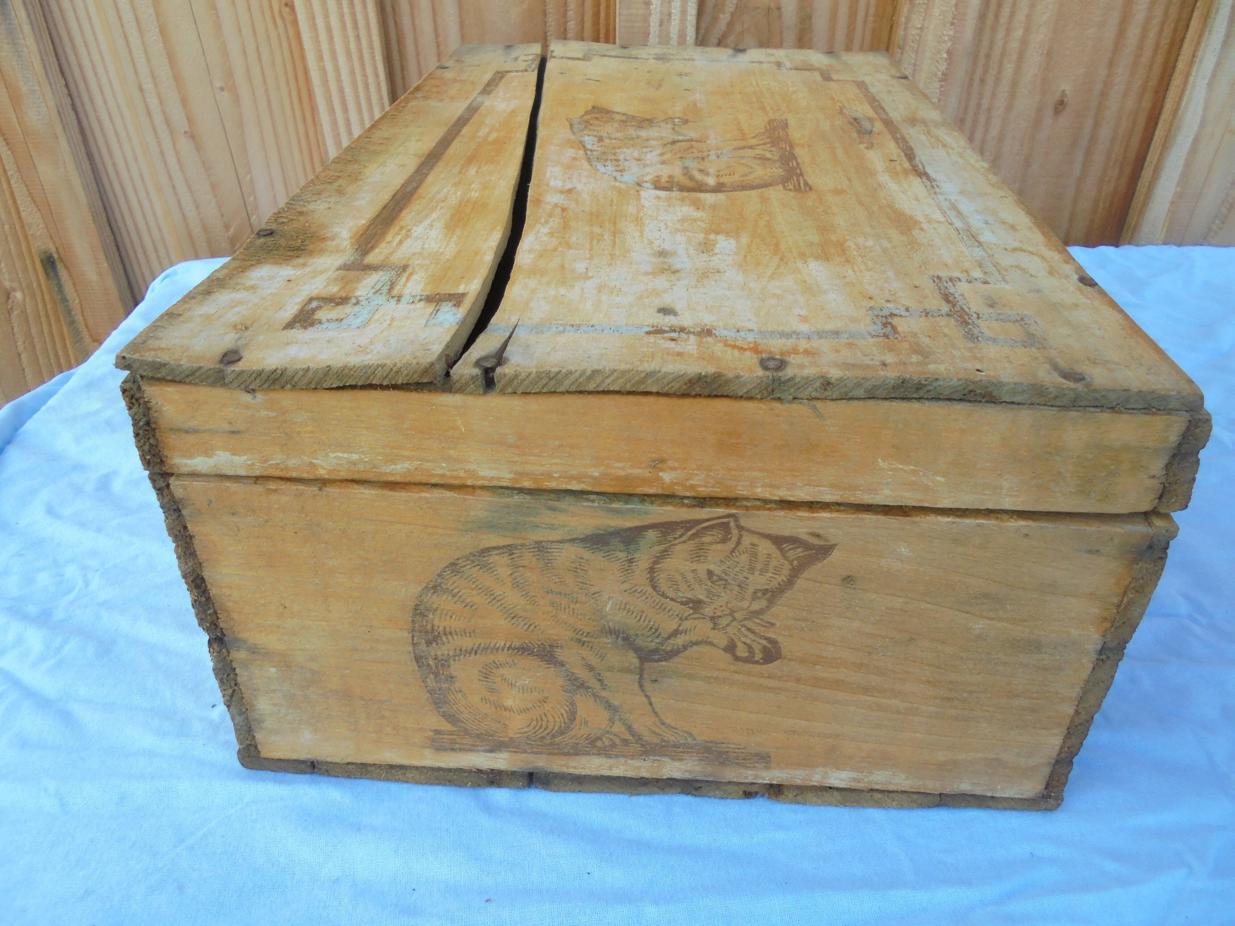 Wooden Crate Starch with cat Hoffmann