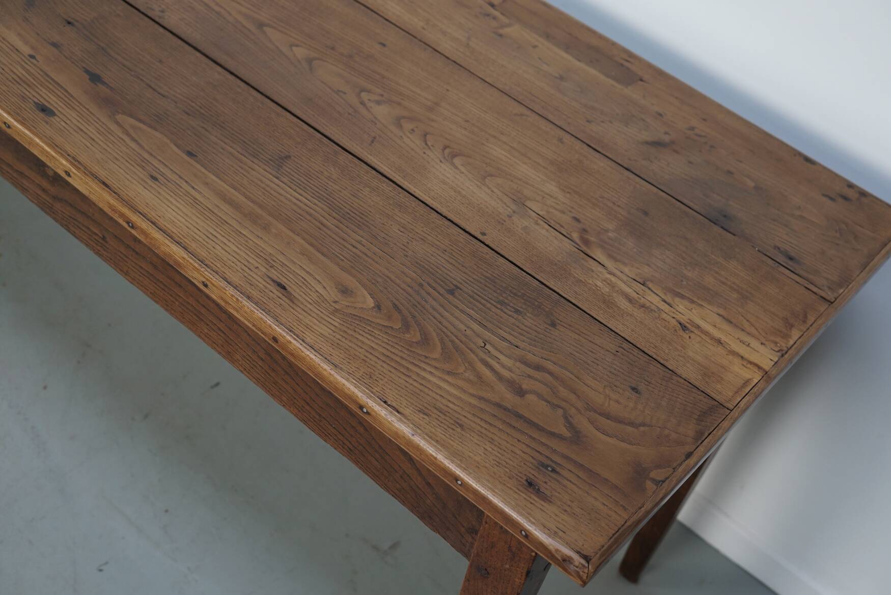 Large rustic farmhouse dining table from the French 19th century, in old elm