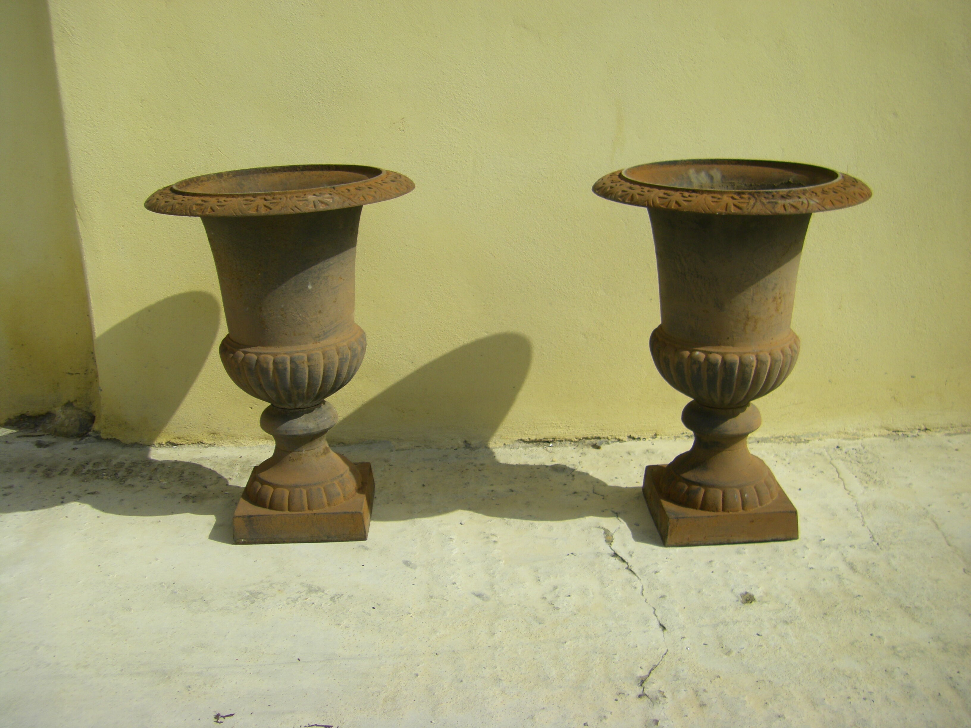Paire de vases Médicis