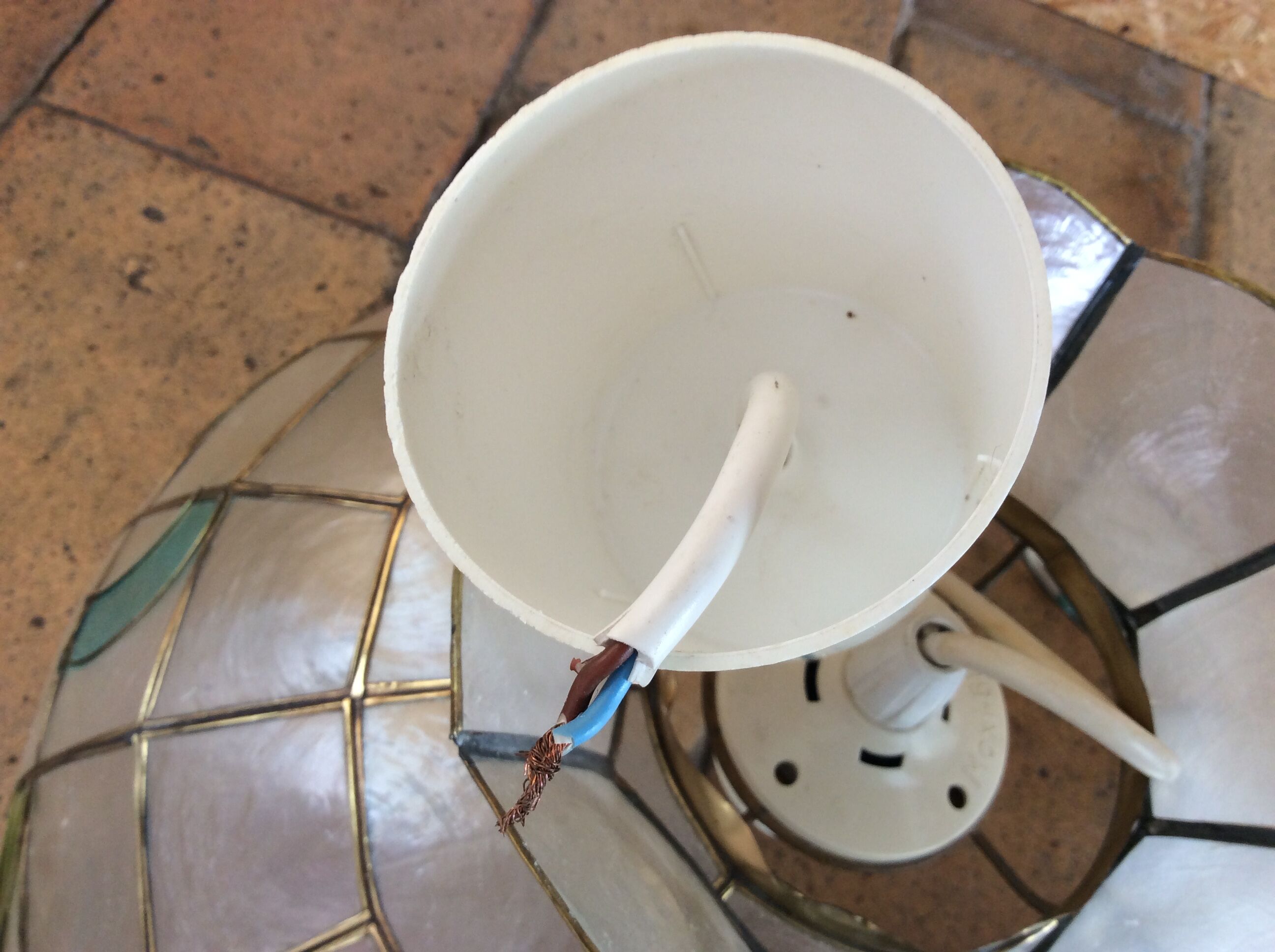 Vintage mother-of-pearl suspension