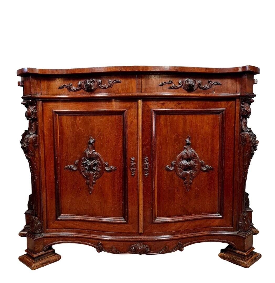 Buffet galbé toutes faces époque Napoleon III en acajou