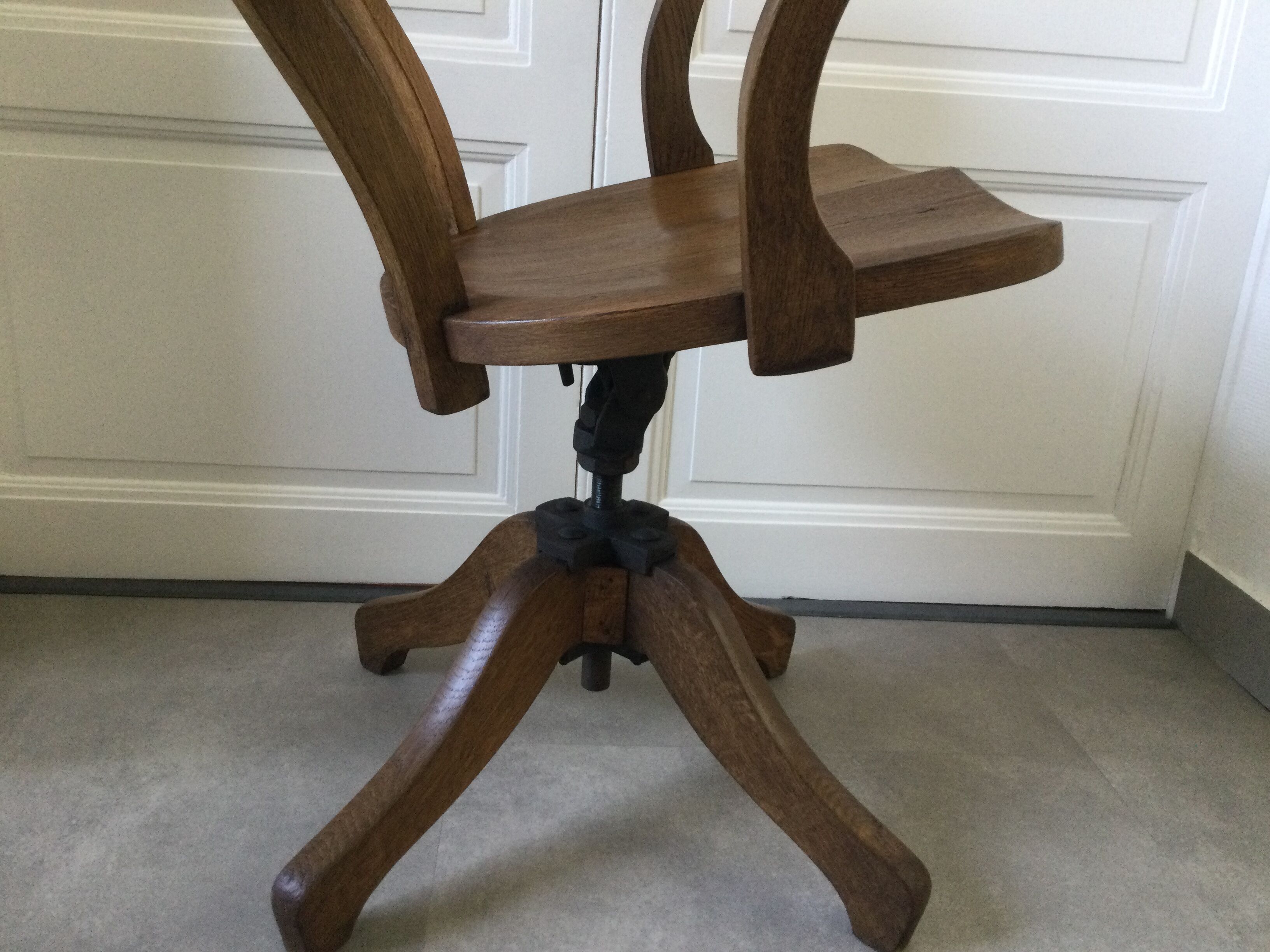 American Swivel and tilting armchair