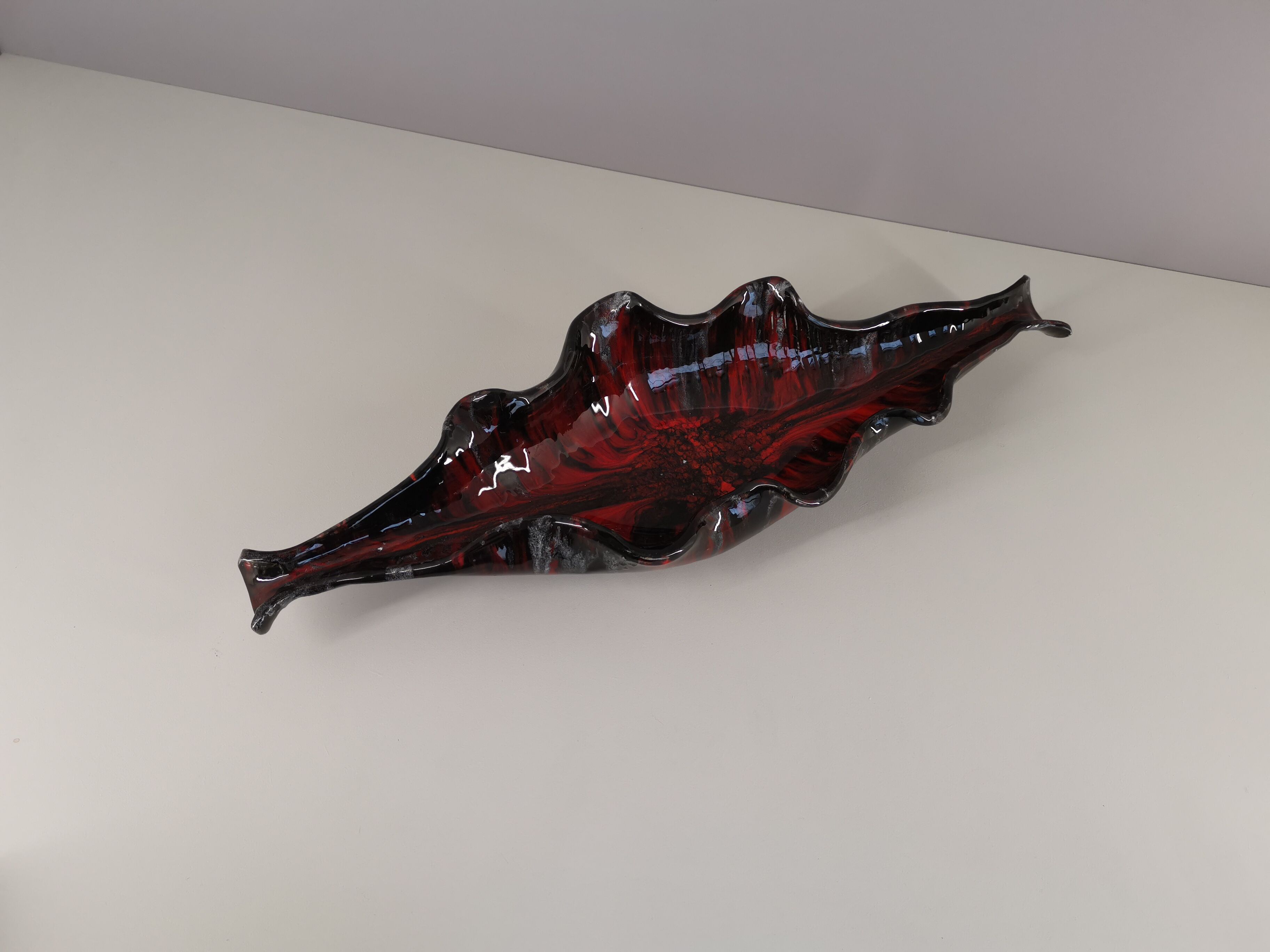 Table center dish, pockets signed in 70