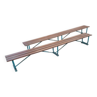 Paire de bancs industriel des annees 1950/60 en fer et acajou massif