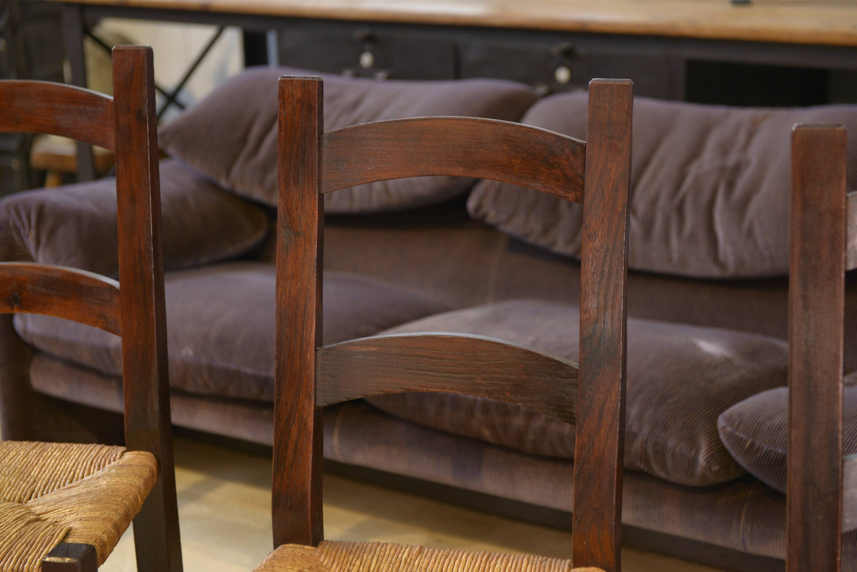 Set of 4 chairs in elm and straw by Aranjou 1950s