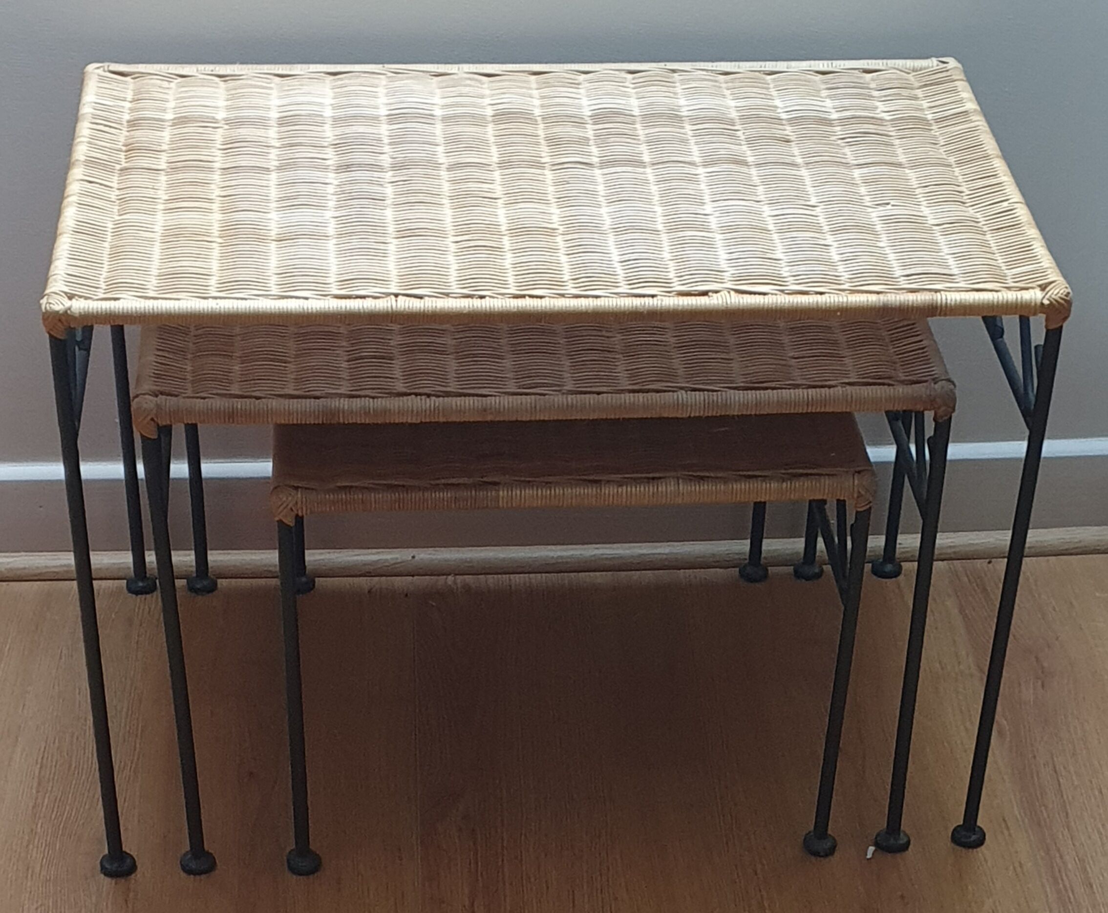 3 tables basses gigognes vintage
