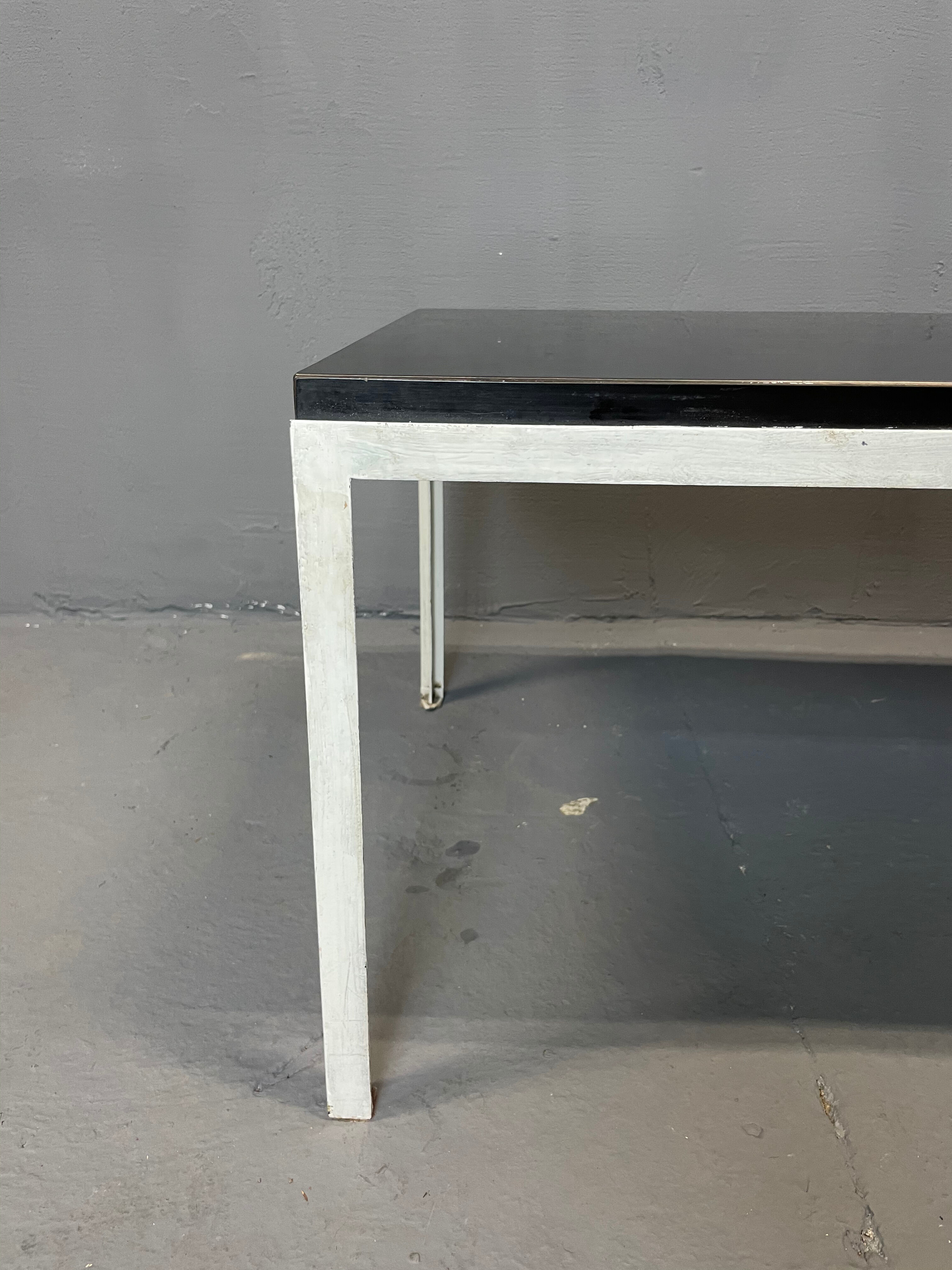 Modèle "T angle" coffee table by Florence Knoll Basset