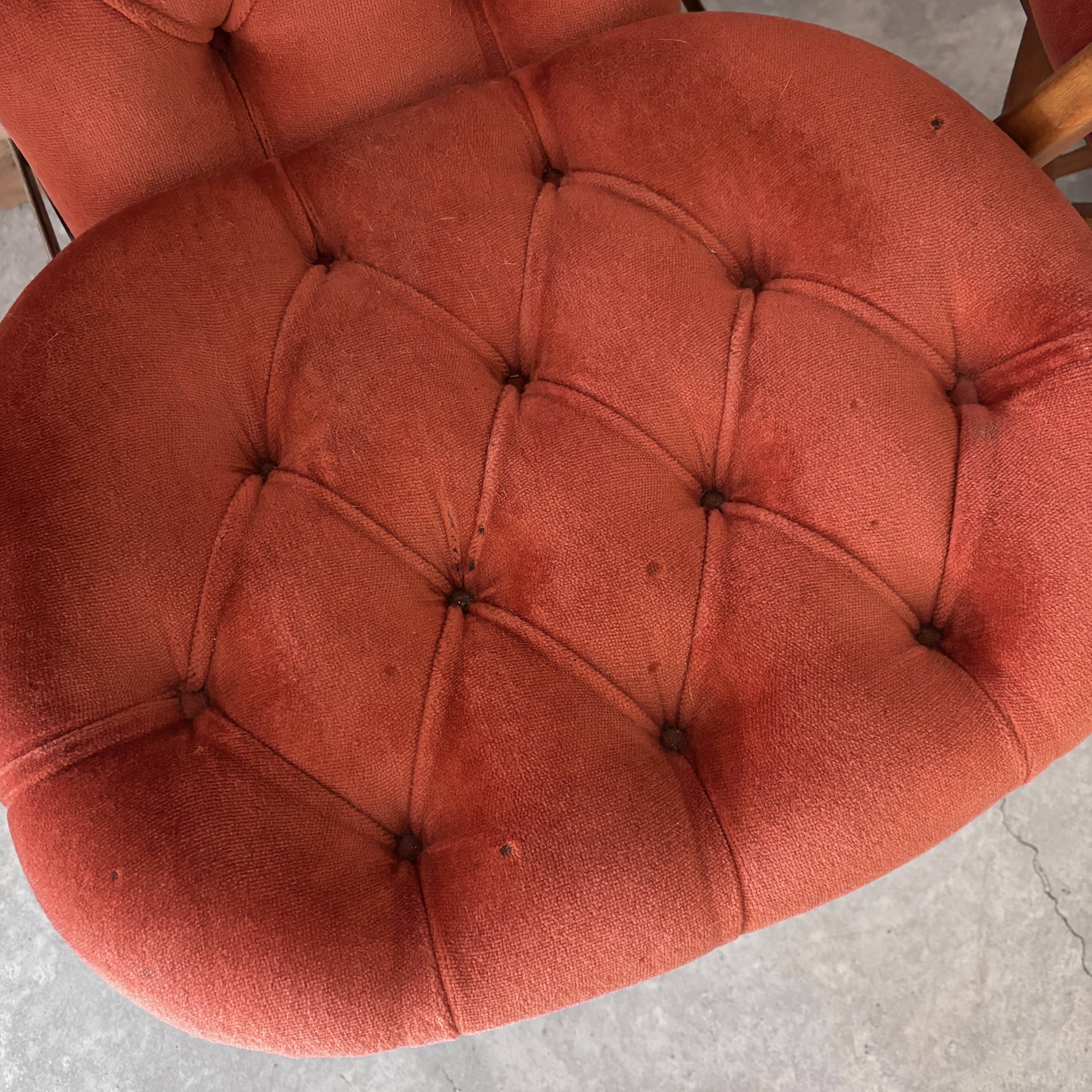 Adjustable vintage armchair