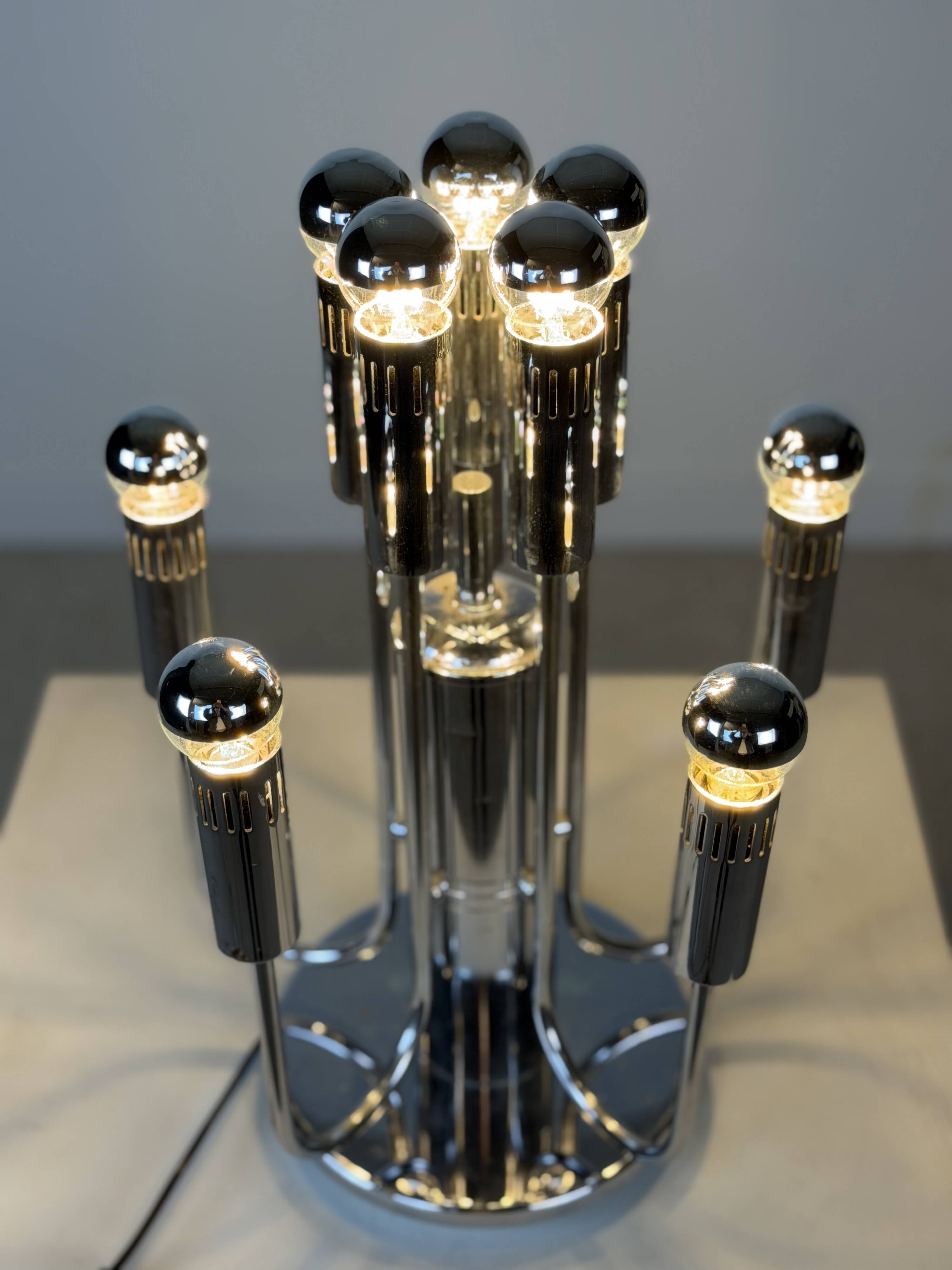 Table lamp