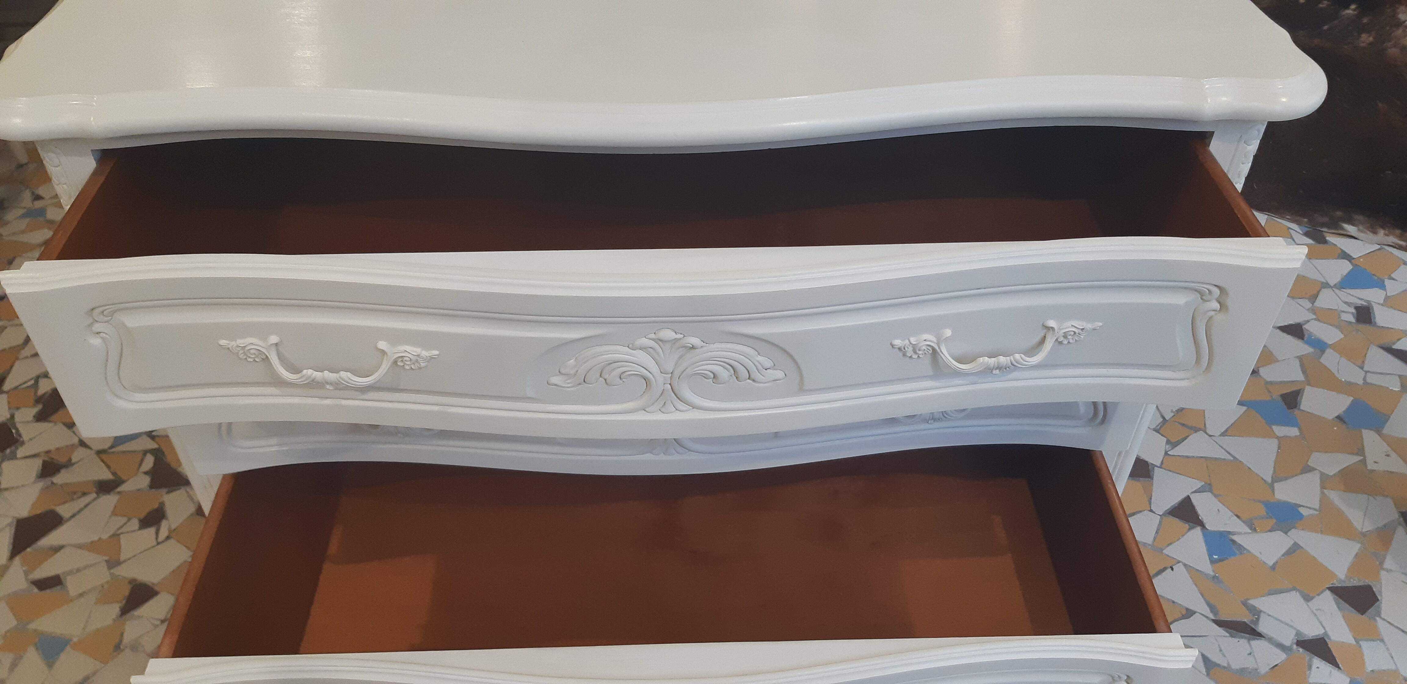 White patinated chest of drawers