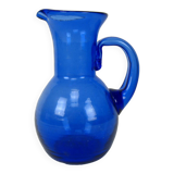 Pichet bleu en verre soufflé artisanal