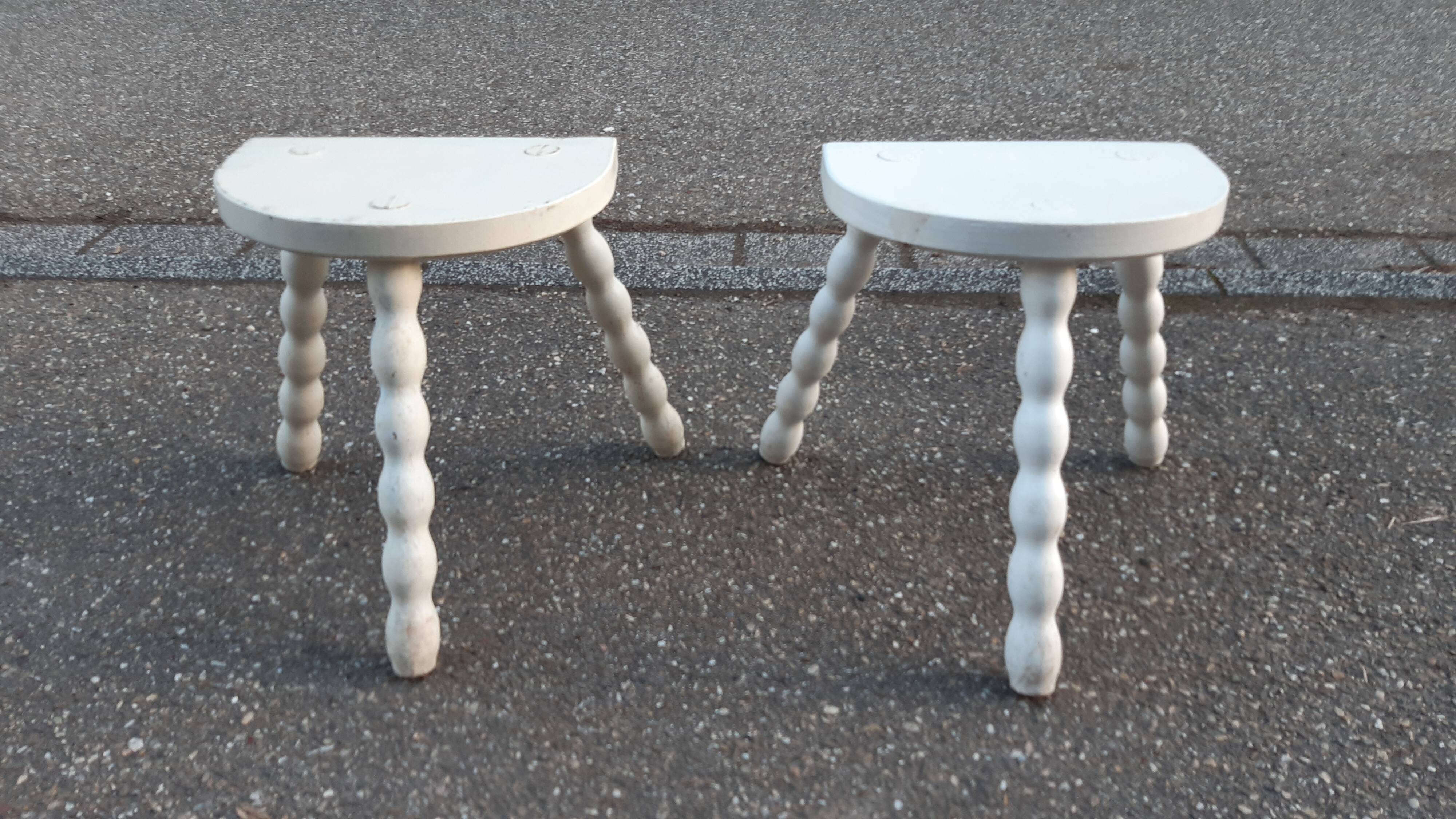 Duo of milking stools with turned legs.