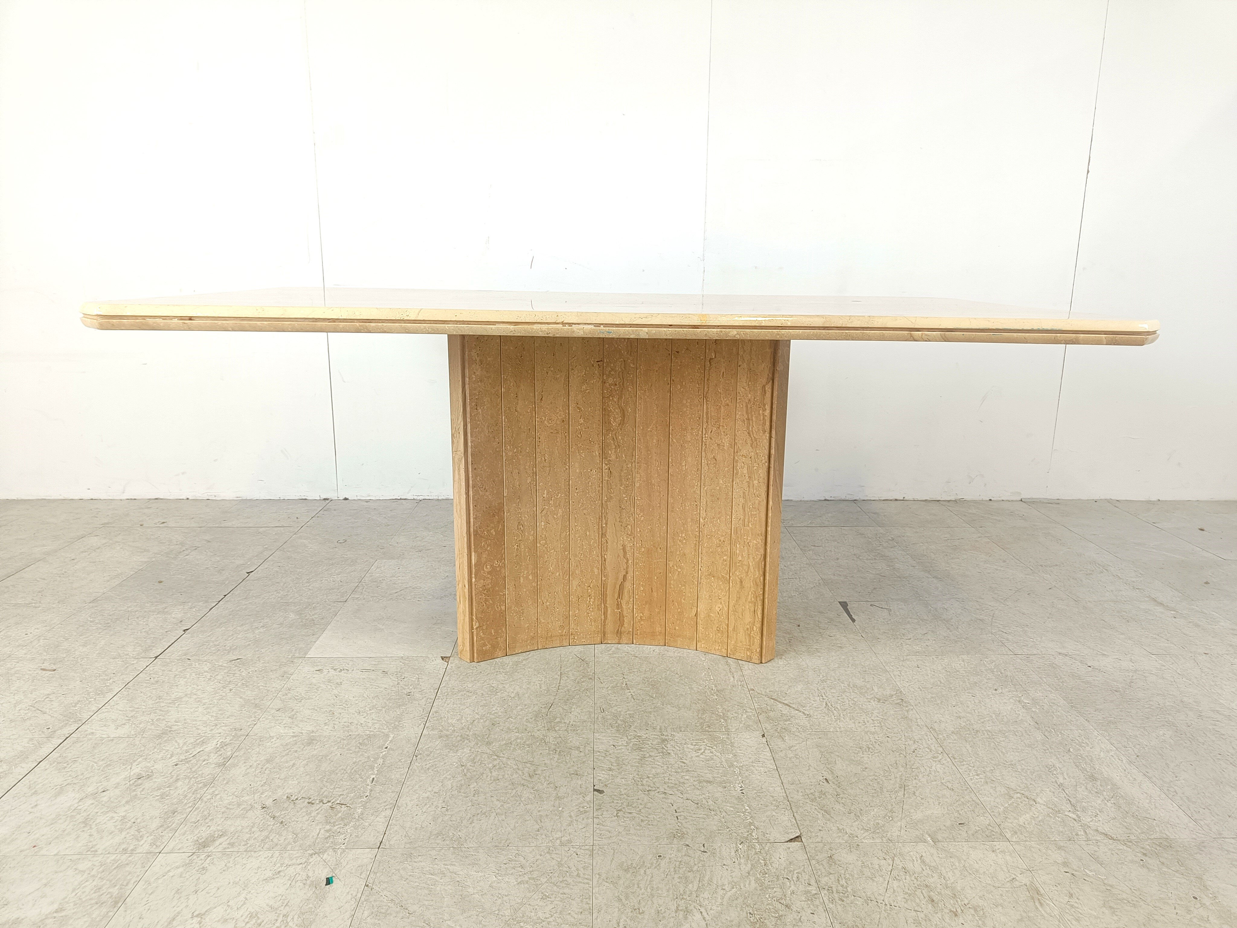 Table à manger en travertin vintage, années 1970