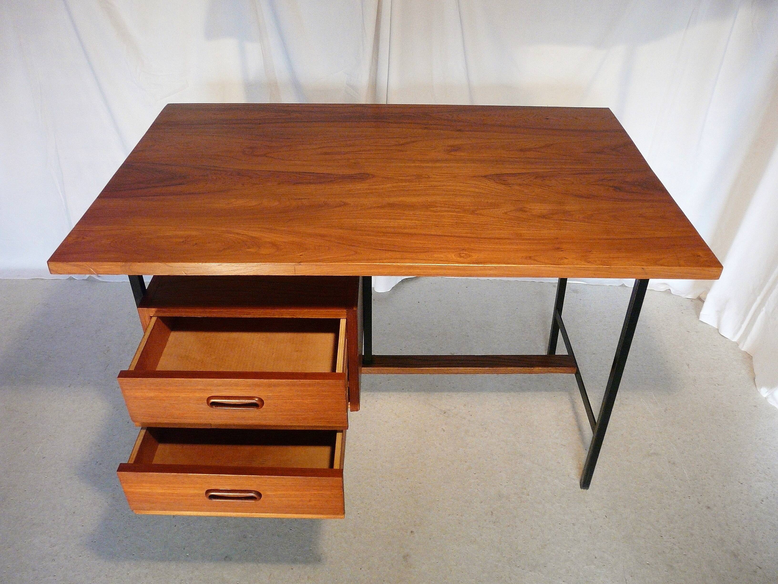 Modernist vintage desk in wood and black lace-up steel