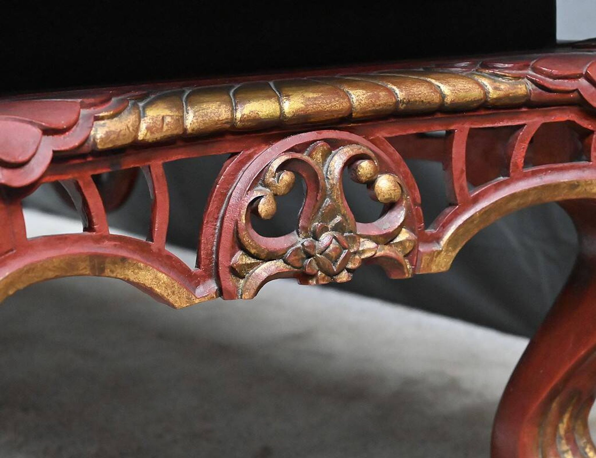 Grande Table Basse Impériale avec plateau de verre, Chine – XXe
