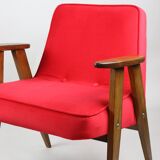 Fauteuil red velvet 366 de Józef Chierowski années 1970