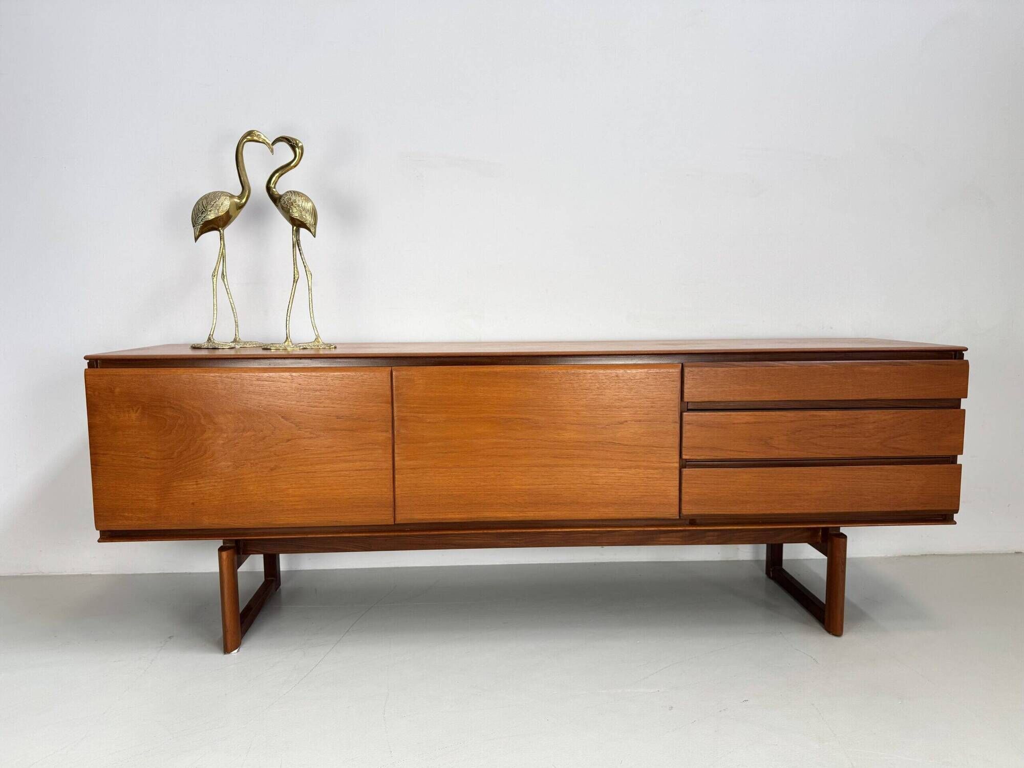Vintage sideboard White an Newton