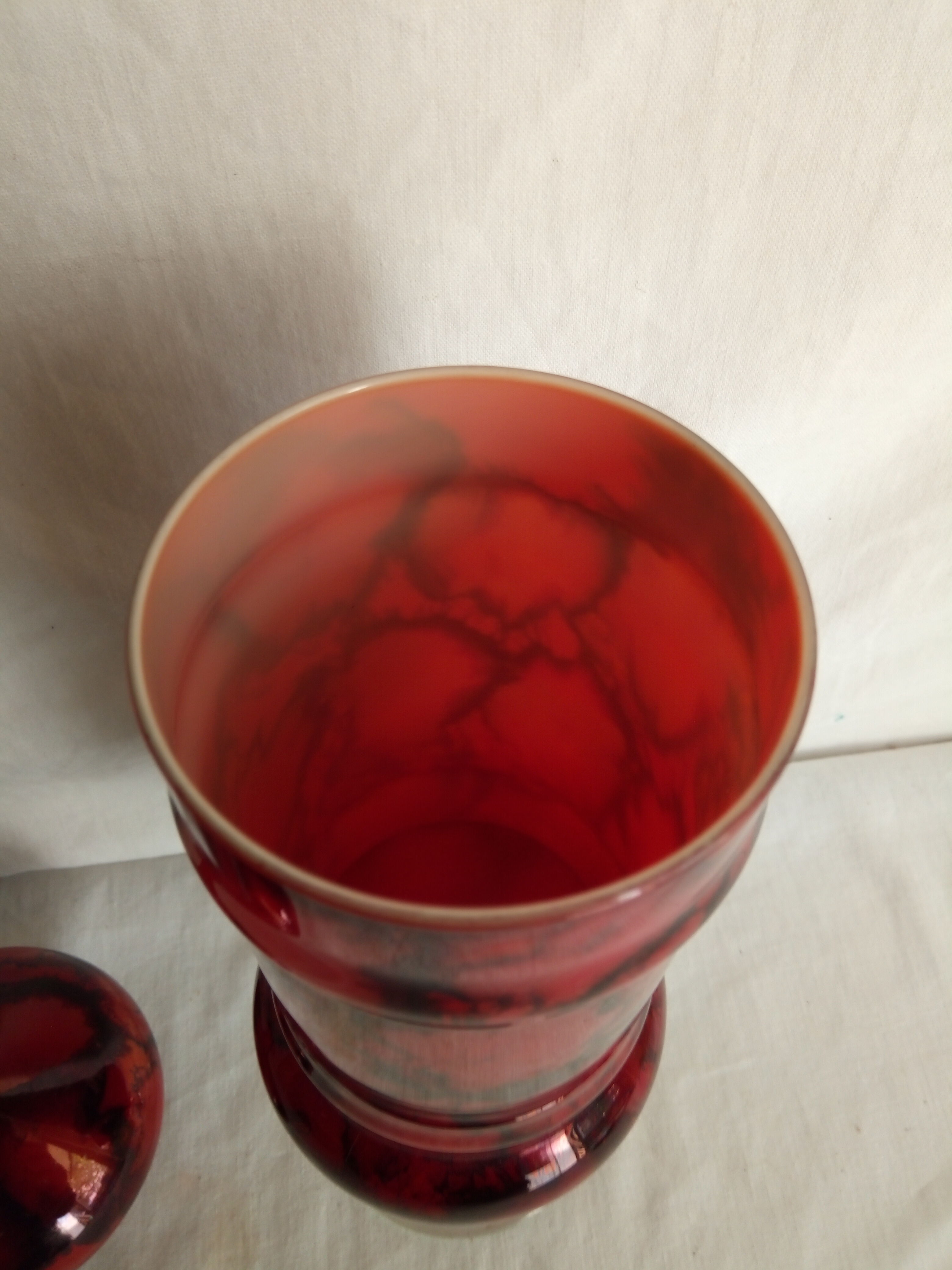 Covered pot in colored glass