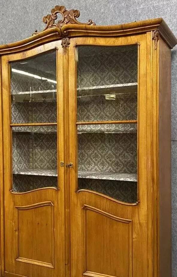 Glass library in Louis XV style, opening with two doors at the front.