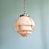Suspension Art Déco en opaline marbrée rose, années 1920-30