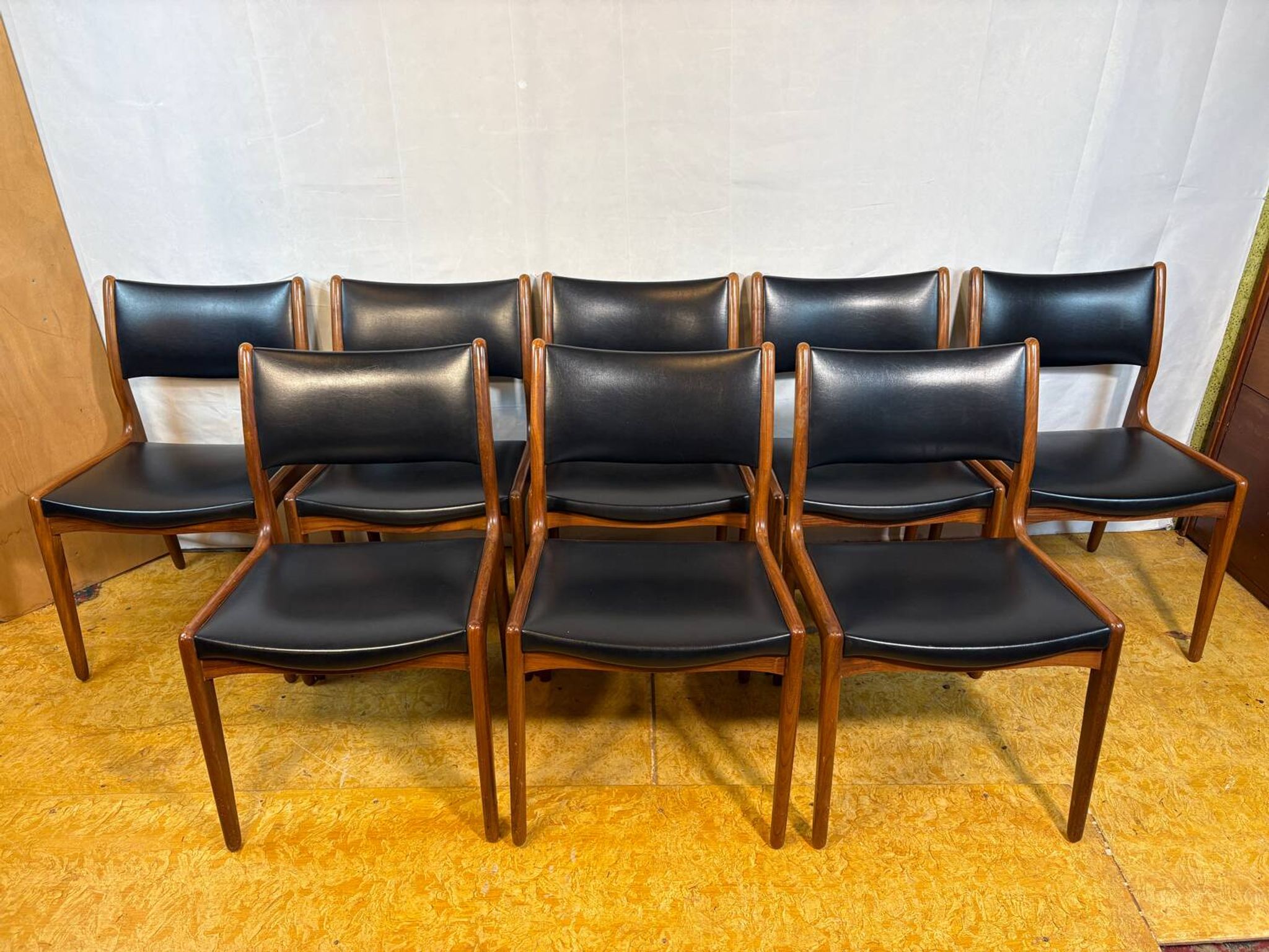 Ensemble de 8 chaises de salle à manger rétro milieu du siècle par Johannes Andersen pour Uldu